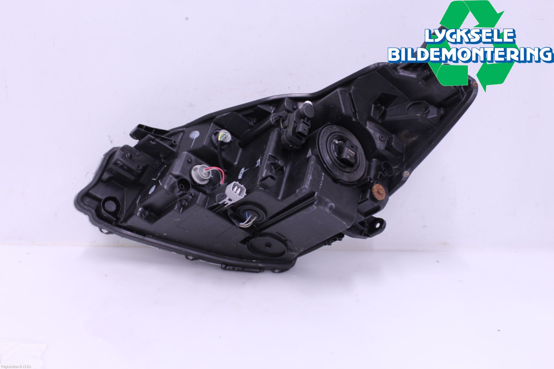 Toyota YARIS XP130 15-20 Strålkastare Höger