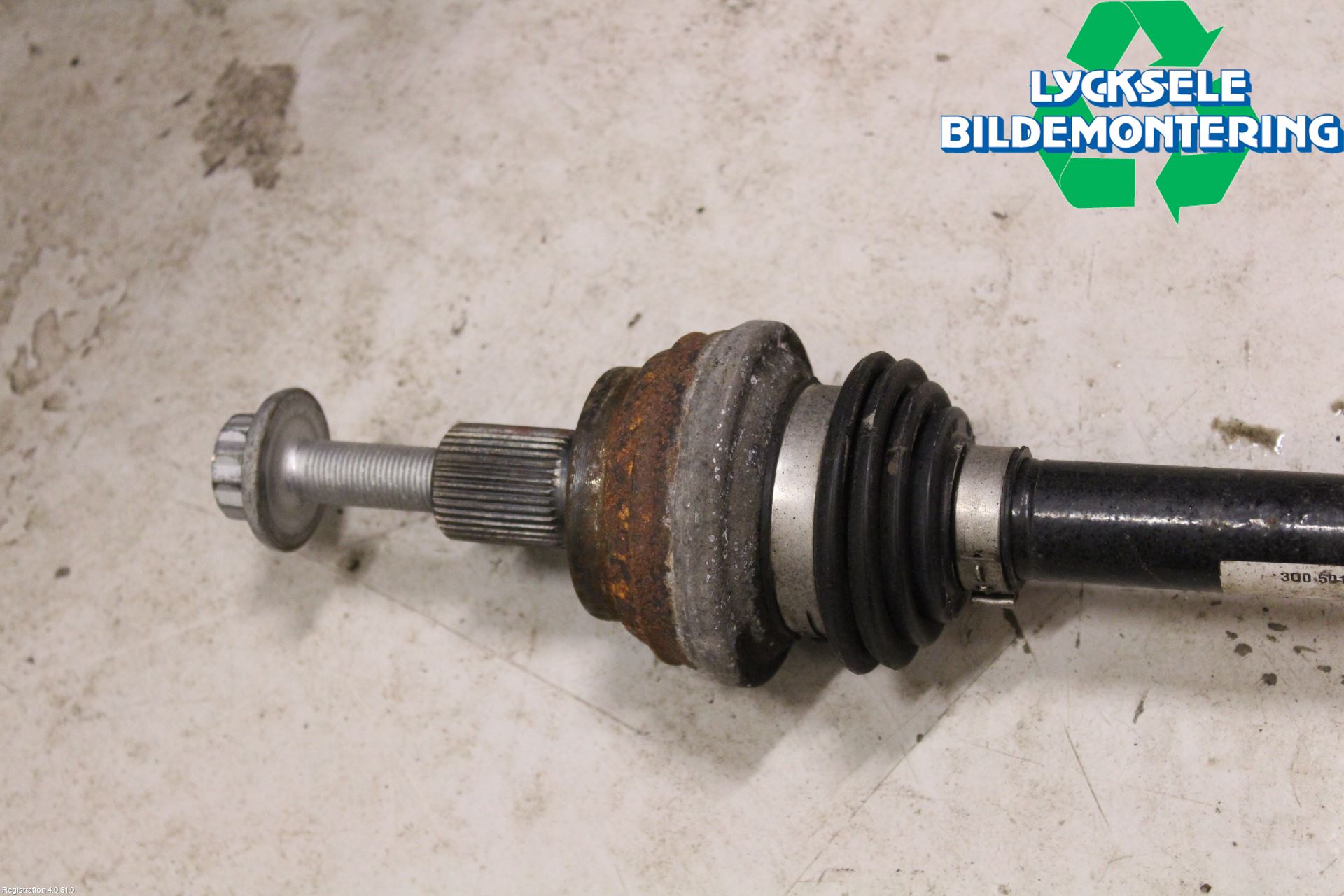 Volkswagen VW PASSAT 15-19 Drivaxel Bak Höger