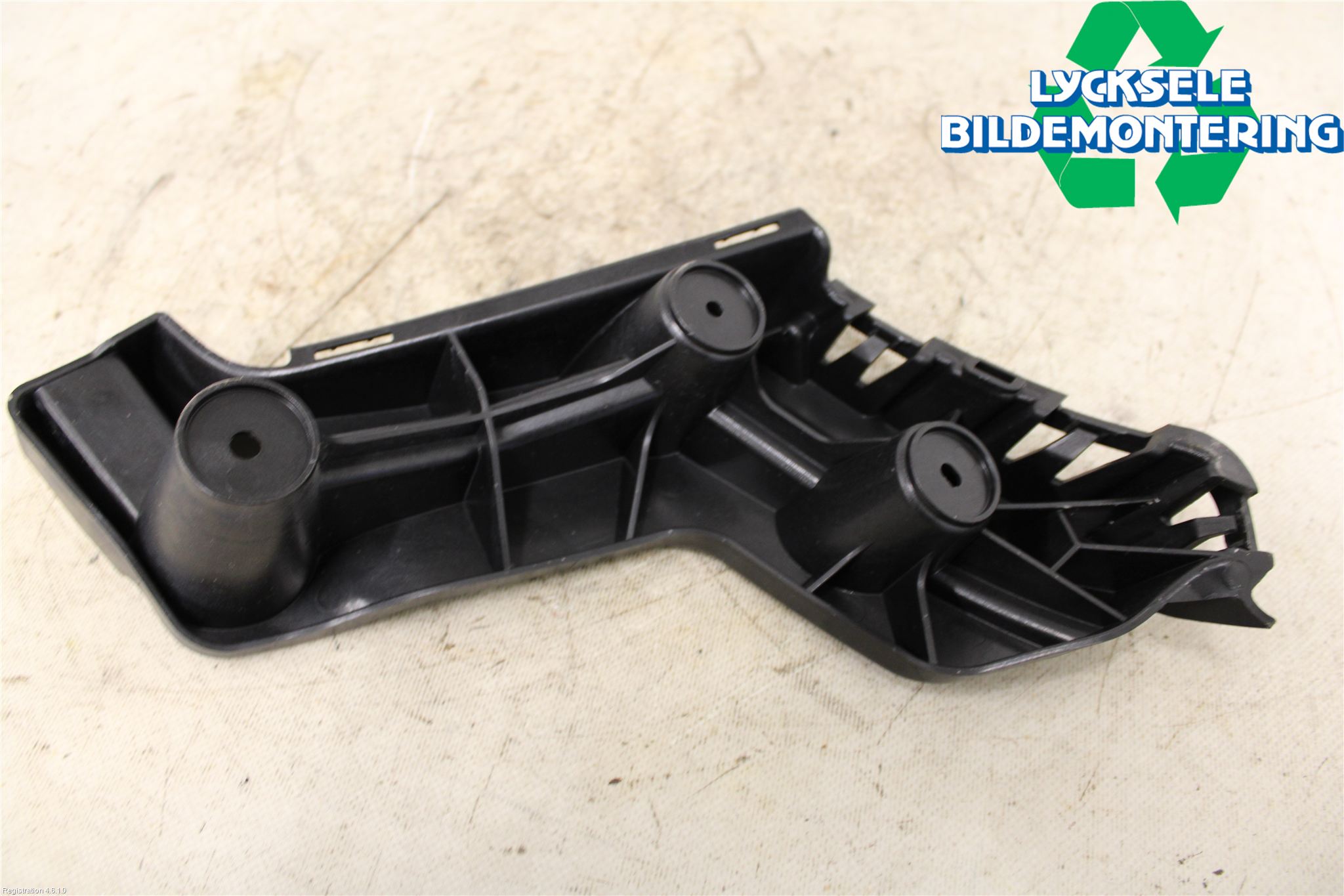 Audi A6 F2/C8 19- Stötfångarfäste Bak Vä