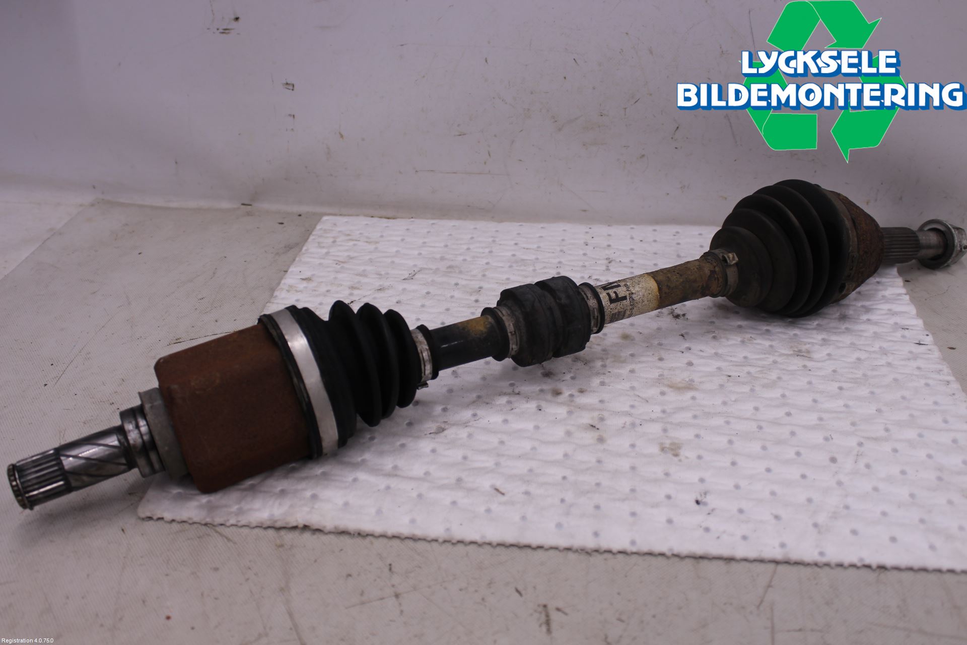 Nissan JUKE 14-19 Drivaxel Fram Vänster