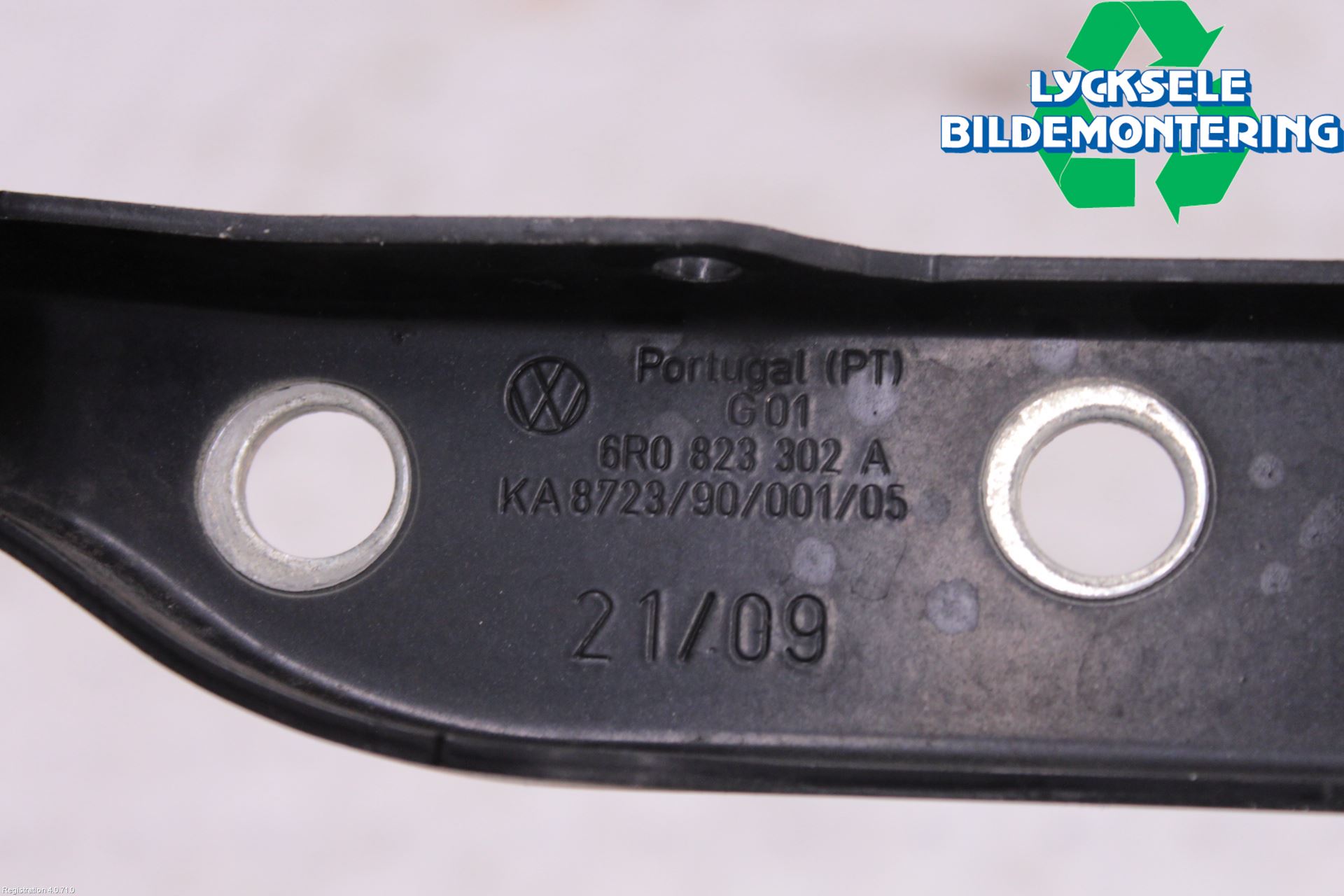 Volkswagen VW POLO 10-17 Huvgångjärn
