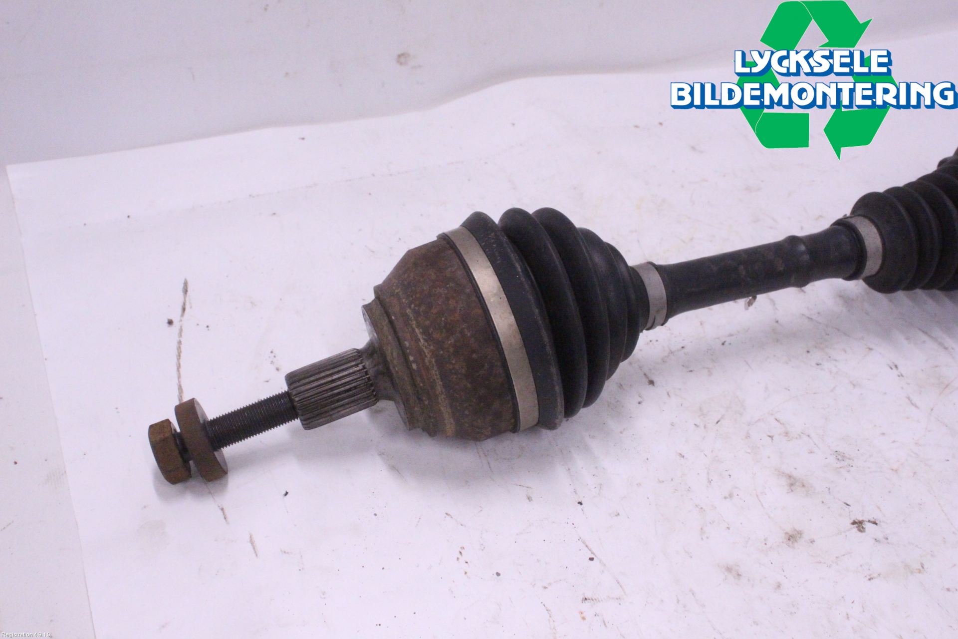 Volkswagen VW AMAROK 2H 10-22 Drivaxel Fram Vänster