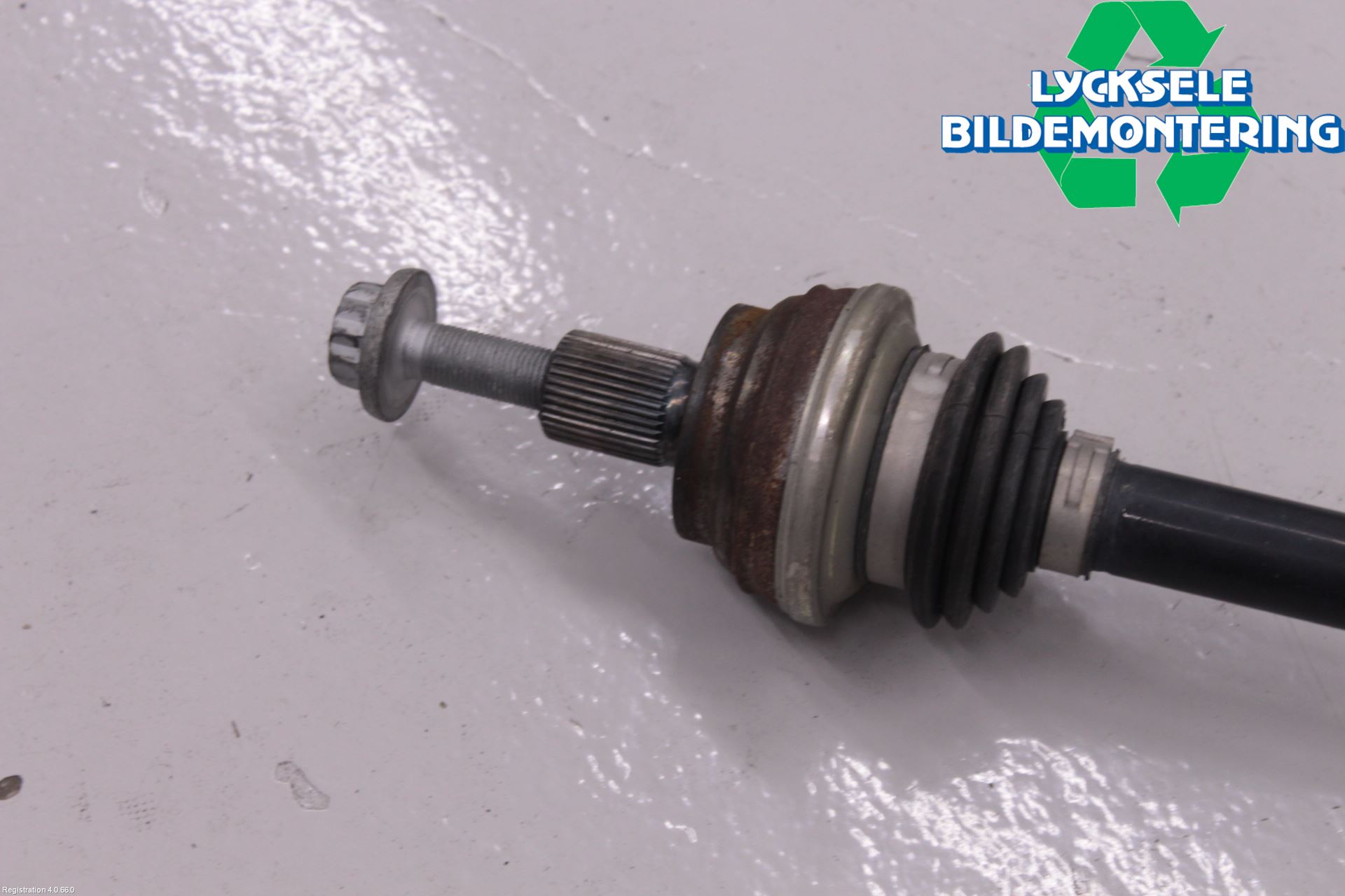 Volkswagen VW TIGUAN 16-24 Drivaxel Bak Vänster