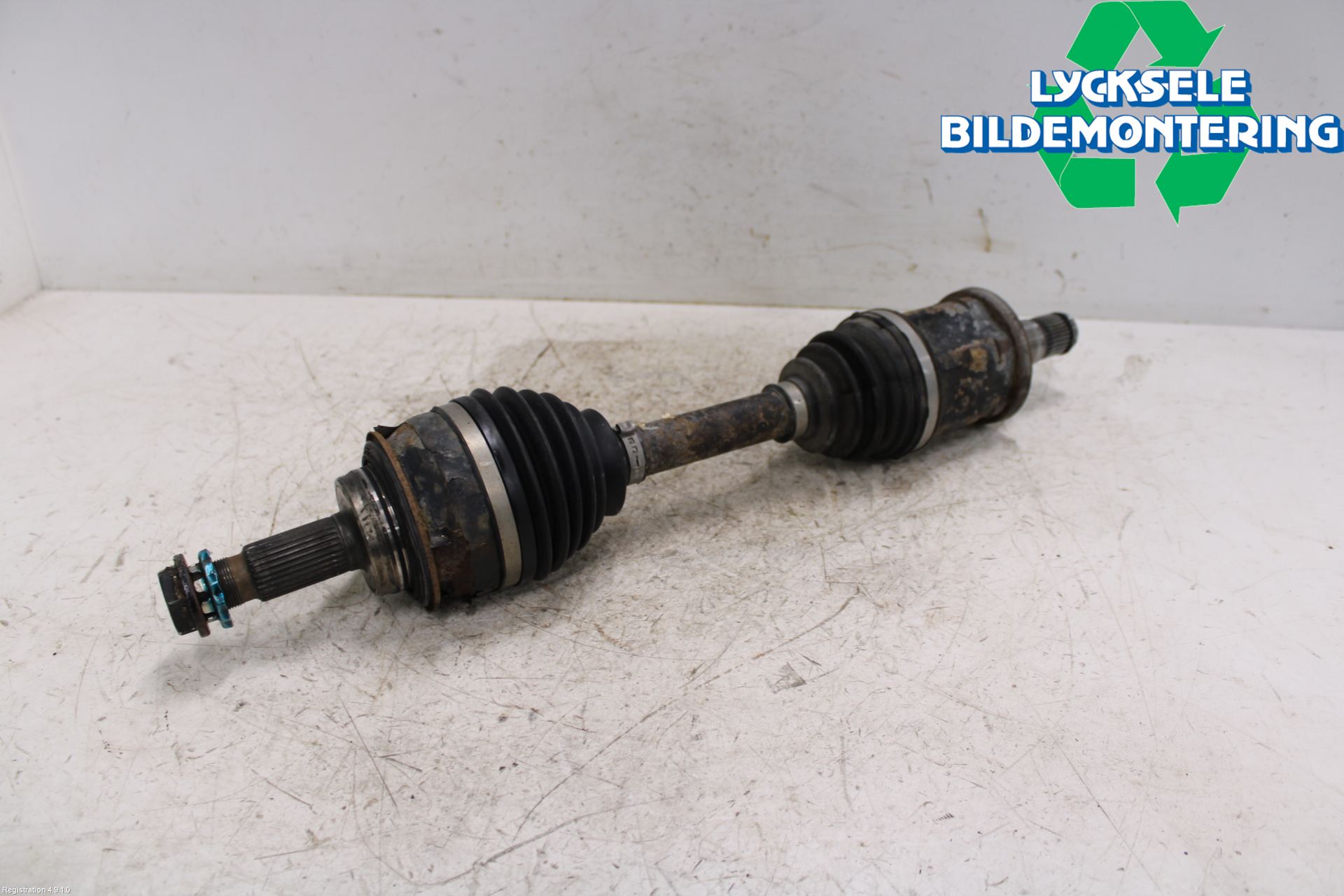 Toyota HILUX 16- Drivaxel Fram Vänster