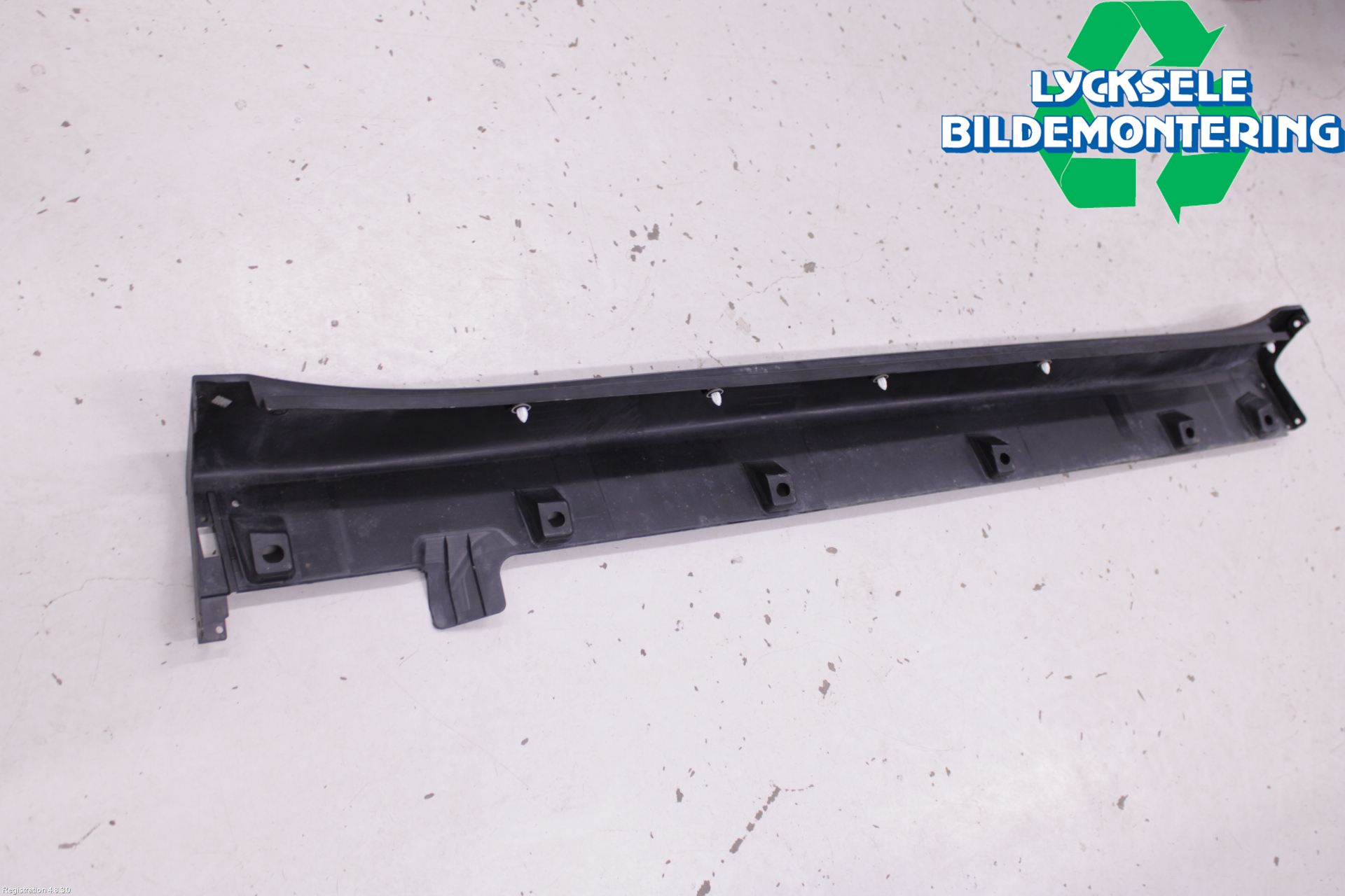 Suzuki VITARA 15- Sidokjol Vä