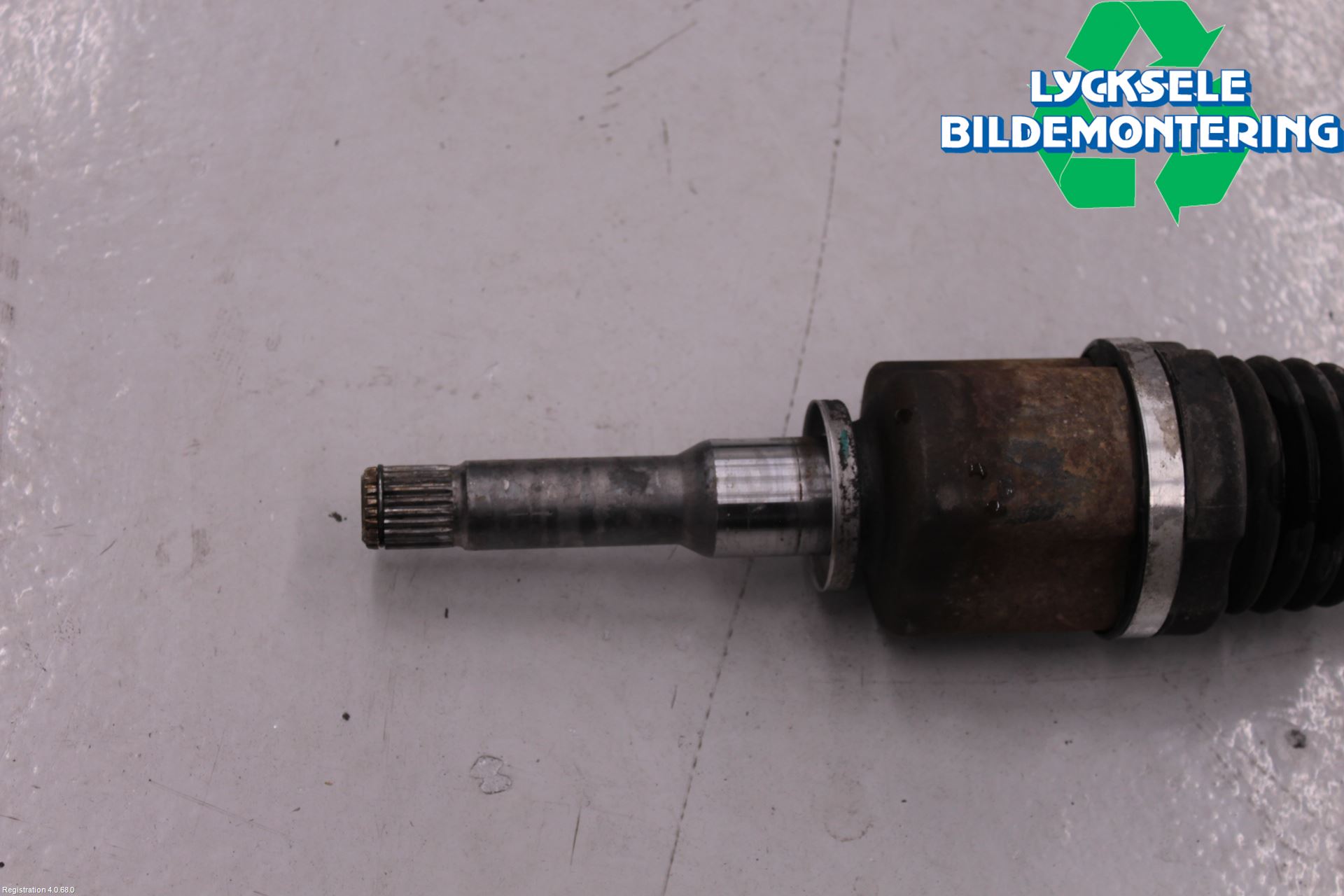 Ford FOCUS 15-18 Drivaxel Fram Vänster