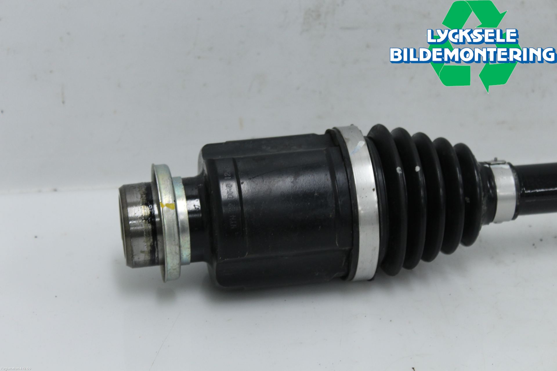 Suzuki SX4 S-CROSS 22- Drivaxel Fram Höger