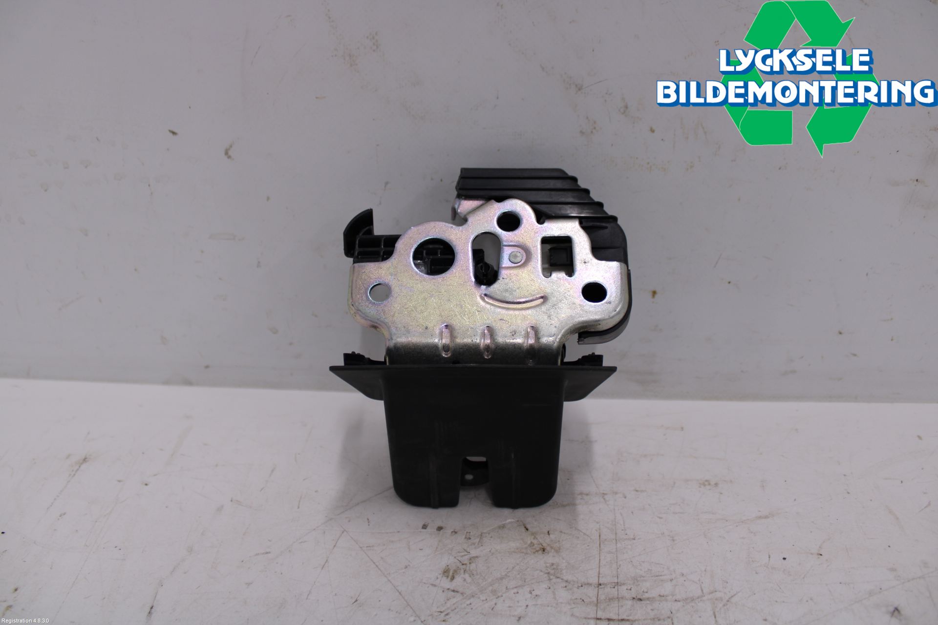 Audi A6 ALLROAD 12-18 Låskista Baklucka