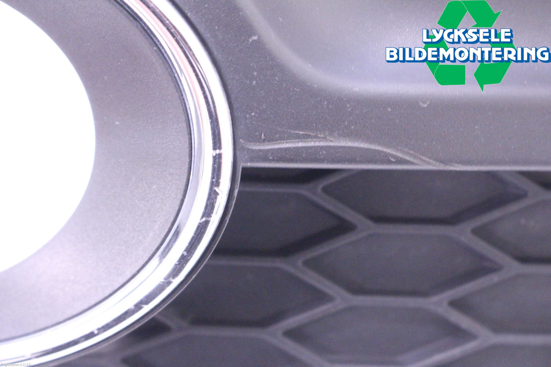 Audi Q3 8U 12-18 Dimljussarg Fram