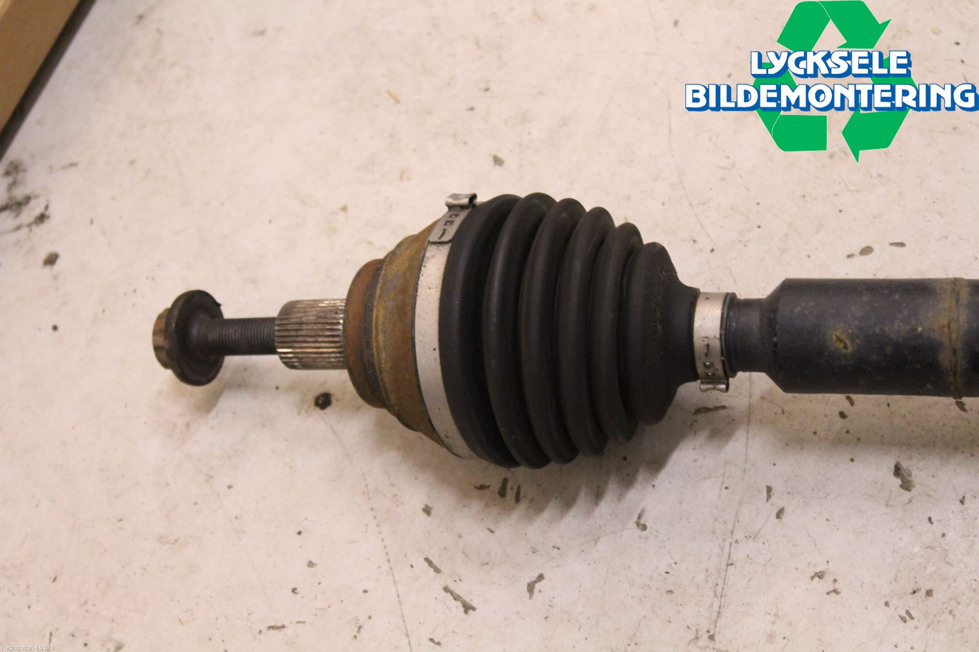 Volkswagen VW CADDY 16-20 Drivaxel Fram Höger