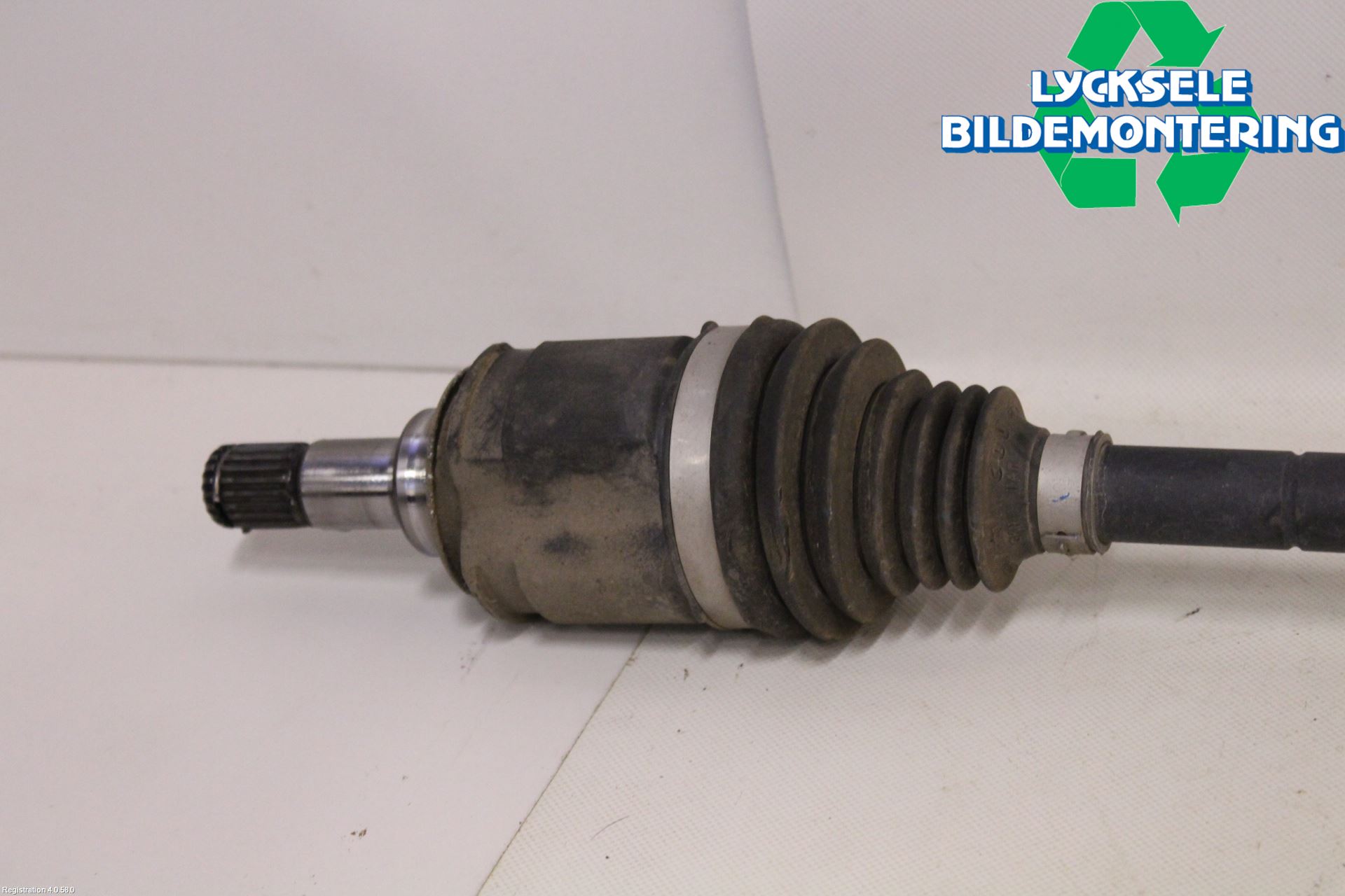 Toyota C-HR 16-23 Drivaxel Bak Höger