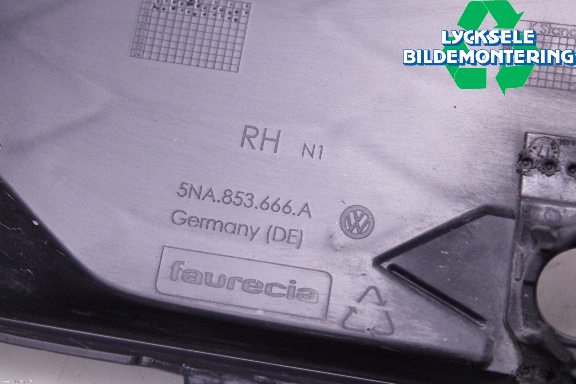Volkswagen VW TIGUAN 16-24 Grilldel Höger