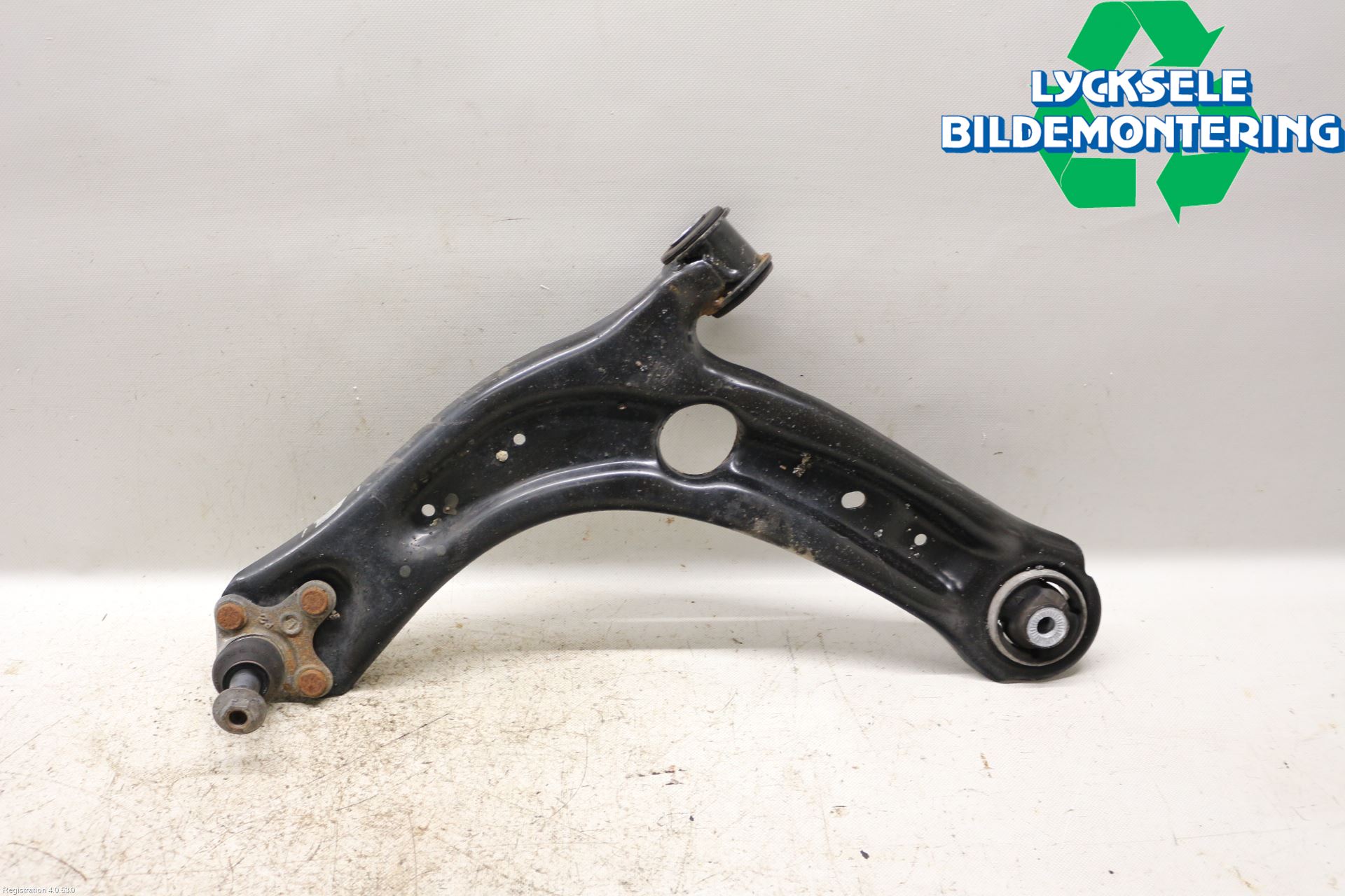 Volkswagen VW PASSAT 15-19 Bärarm Fram Undre Vä