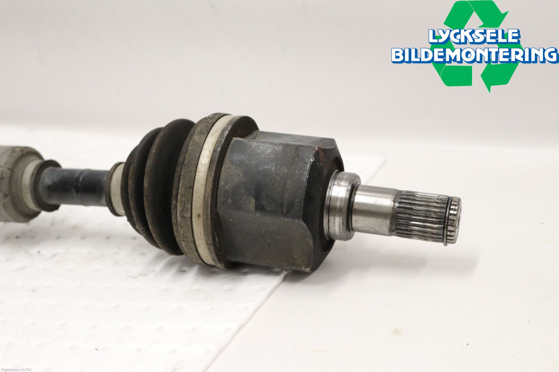 Hyundai i40 08-15 Drivaxel Fram Vänster
