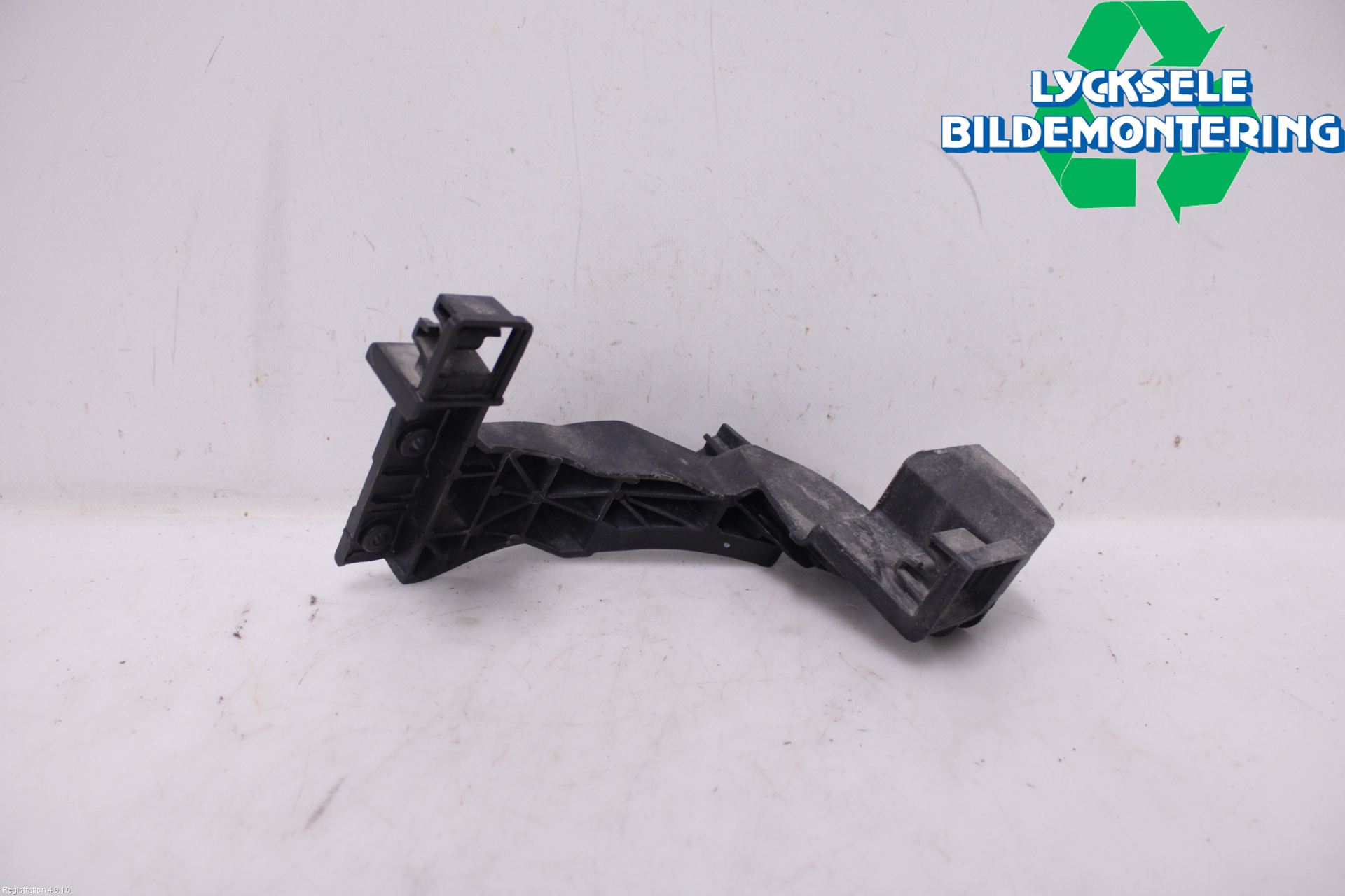 Kia CEED 12-18 Strålkast Fästsarg