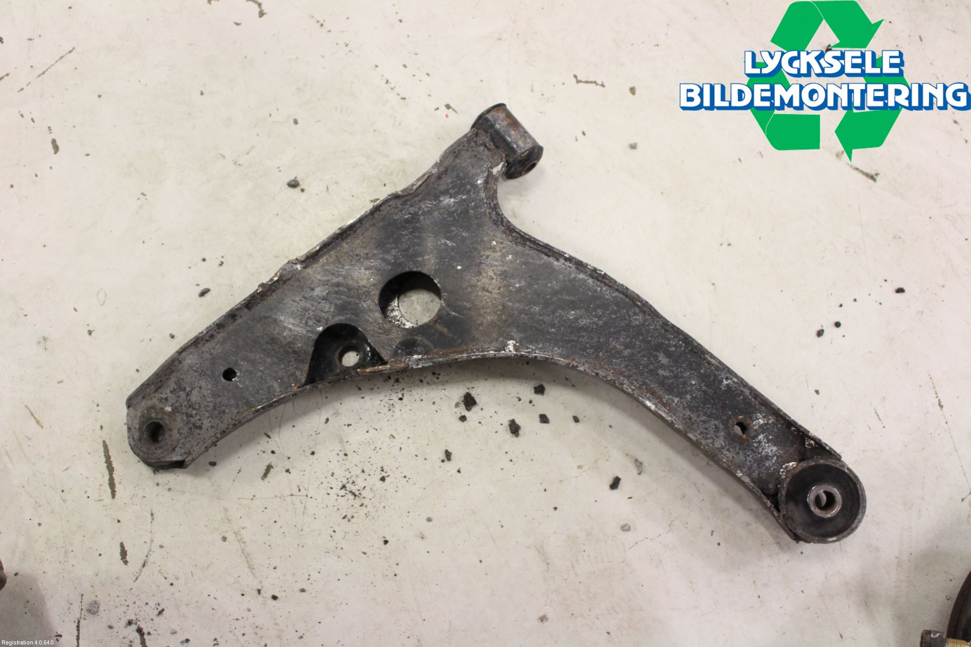 Ford TRANSIT    00-06 Bärarm Fram Undre Hö