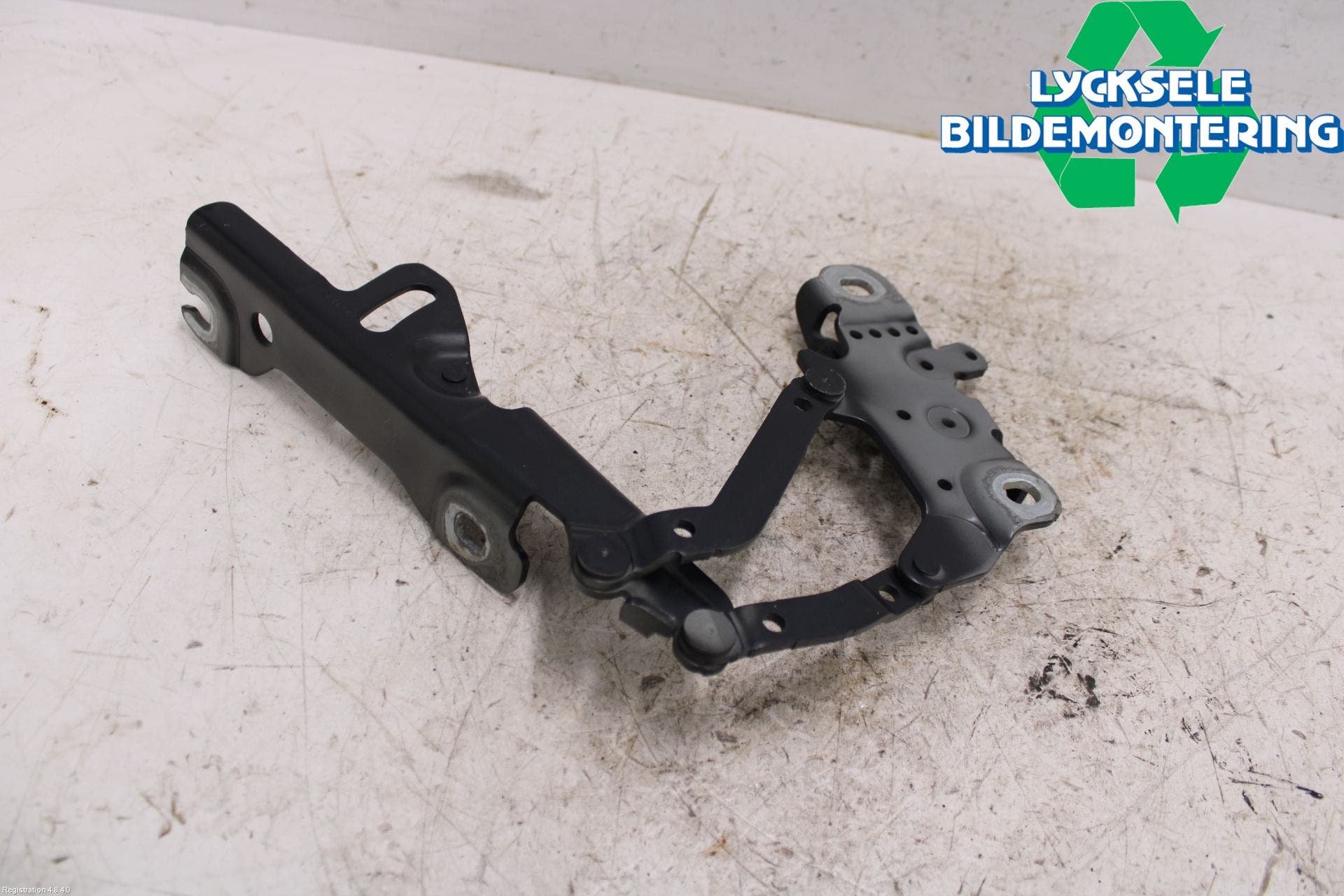 BMW 3 F30/F31/F80 12-19 Huvgångjärn