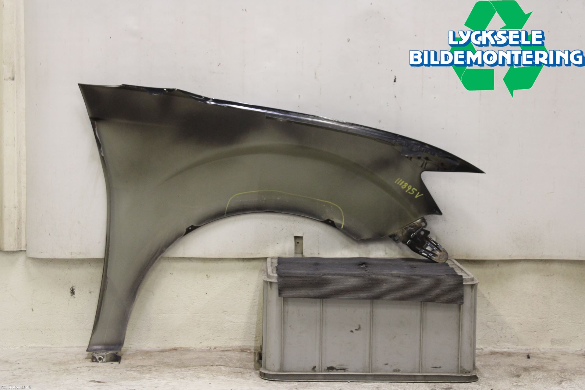 Mitsubishi OUTLANDER 07-12 Skärm Fram Vänster