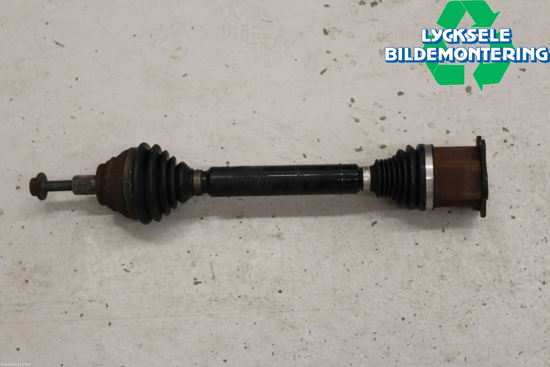 Volkswagen VW PASSAT 11-14 Drivaxel Fram Höger