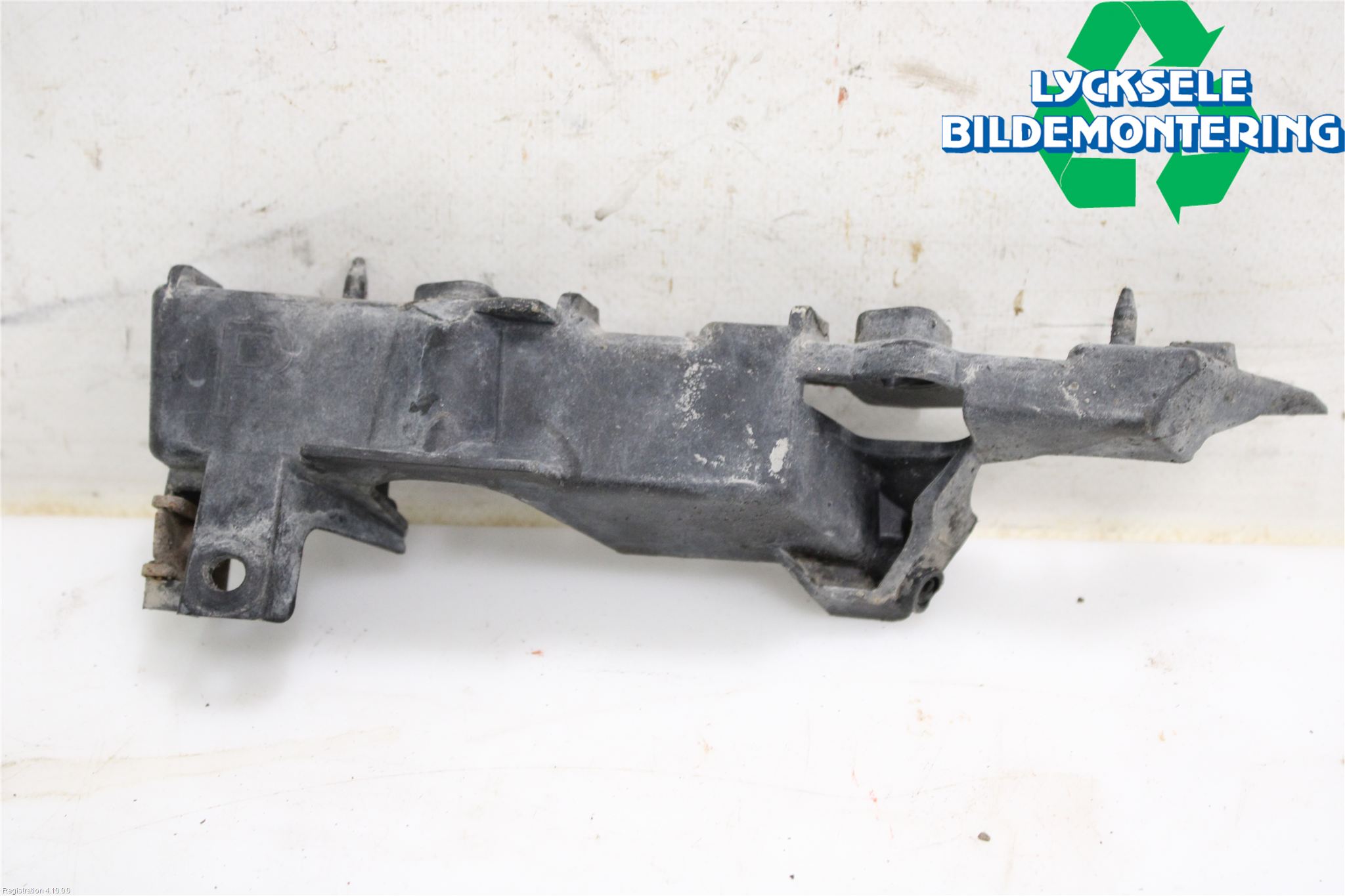 Audi A6 ALLROAD 12-18 Stötfångarfäste Fram Hö