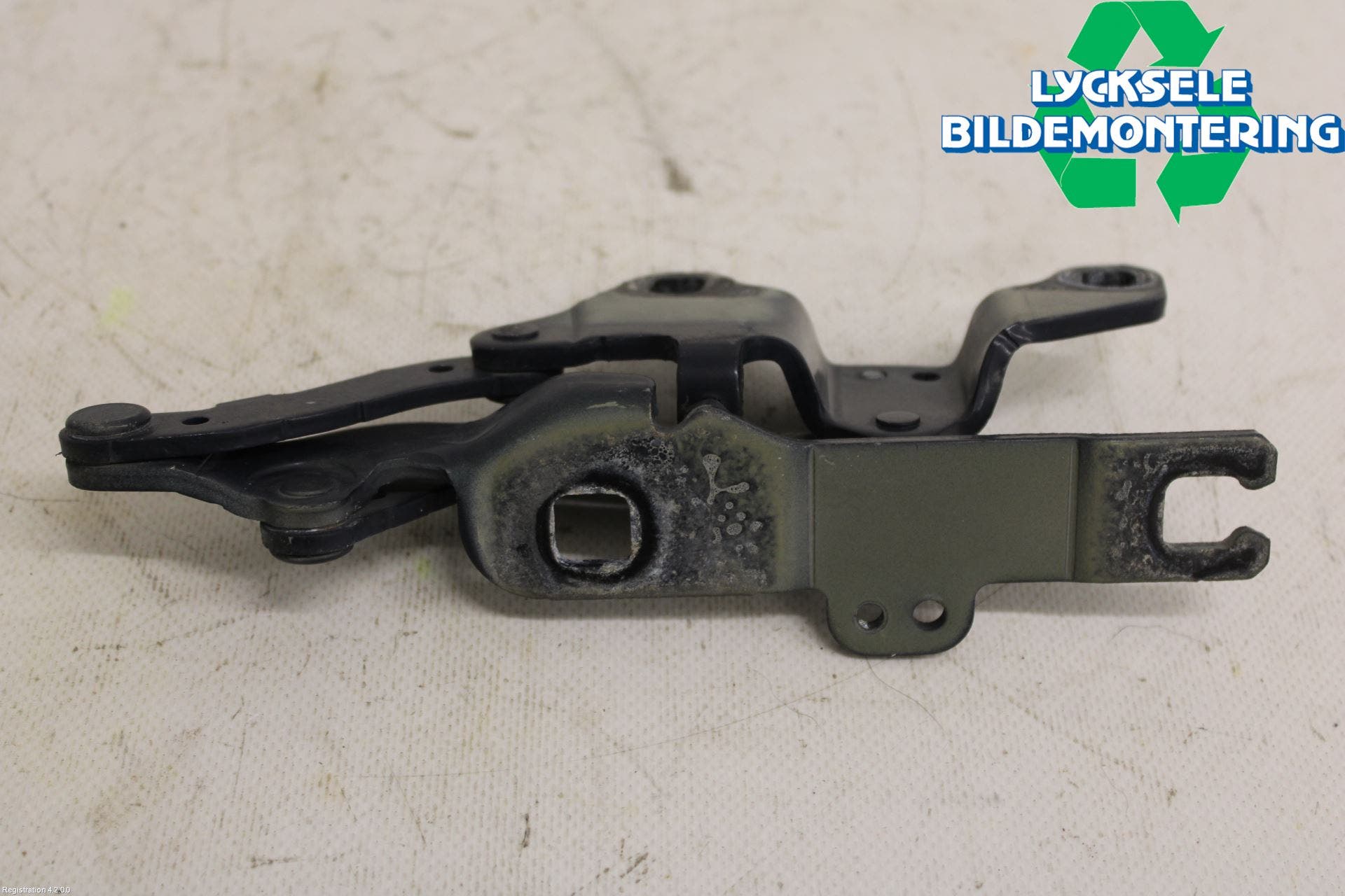 BMW 3 E90/91 SED/TOU 05-12 Huvgångjärn