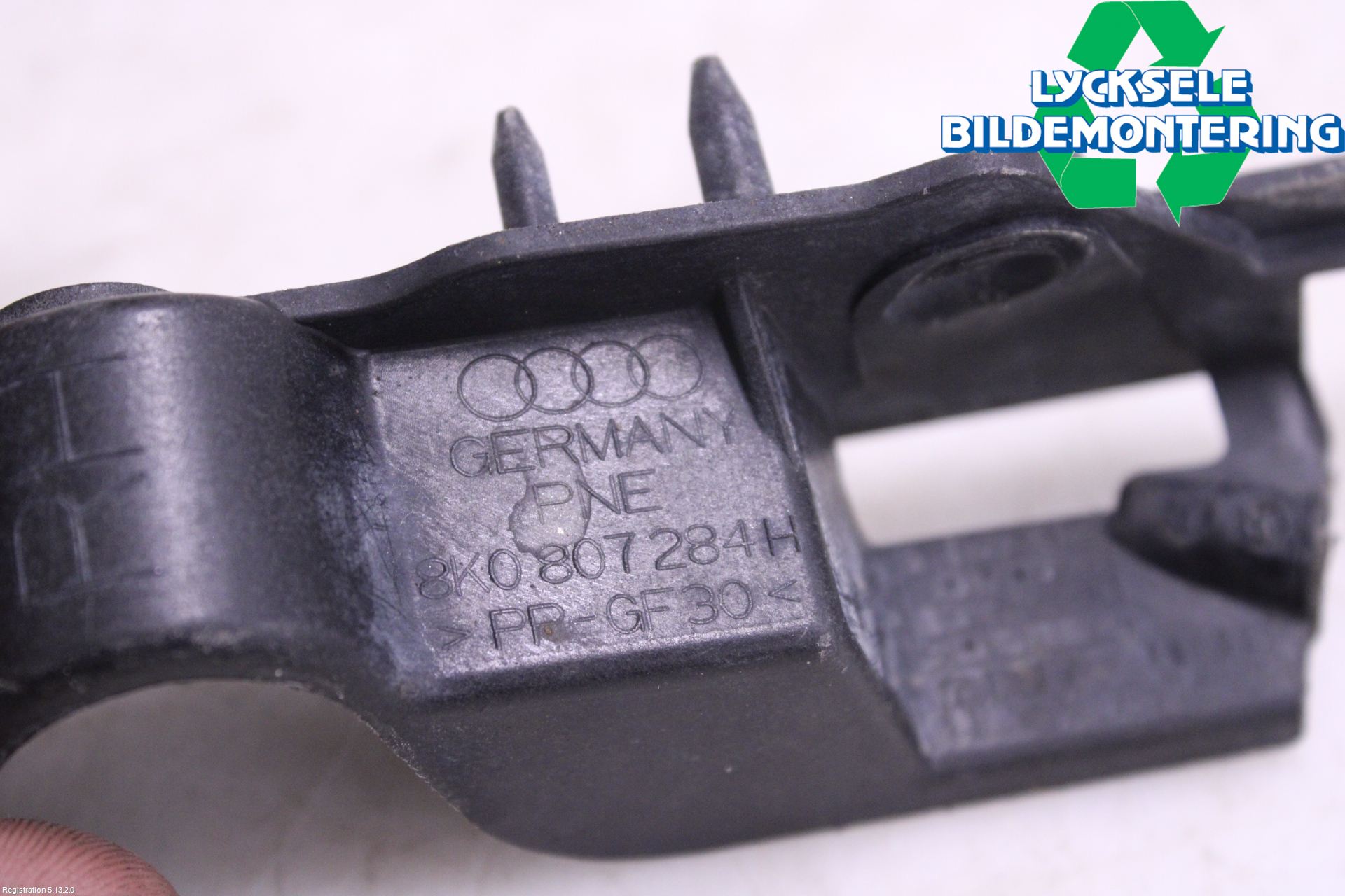 Audi A4 12-15 Stötfångarfäste Fram Hö