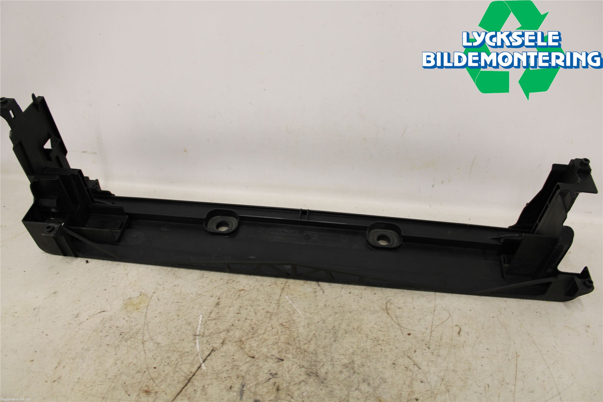 BMW 5 F10/F11/F18 09-17 Kylarfäste-Ram-Balk