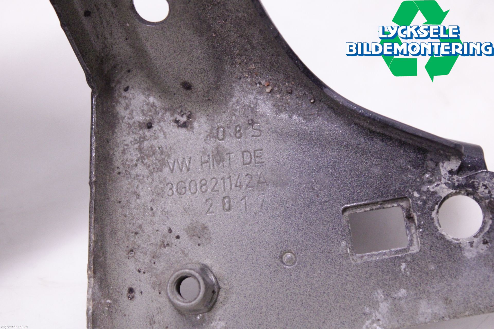 Volkswagen VW PASSAT 15-19 Skärmfäste Fram Hö
