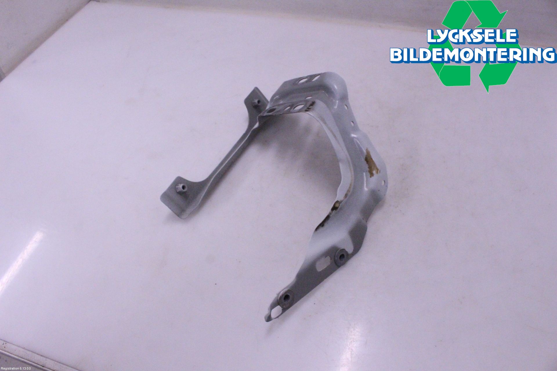 Volkswagen VW TIGUAN 16-24 Skärmfäste Fram Hö