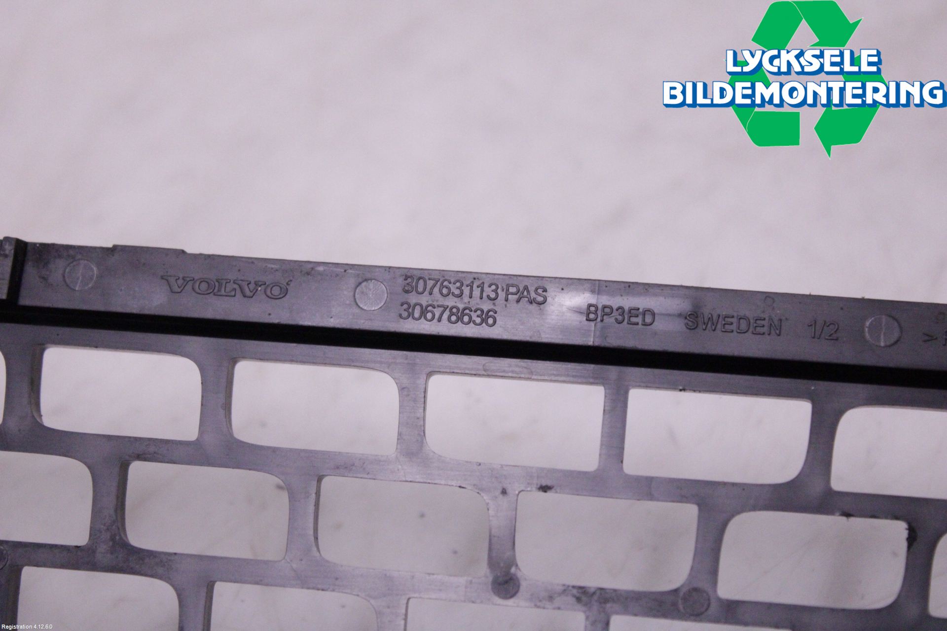 Volvo V70 08-13 Grilldel Mitt