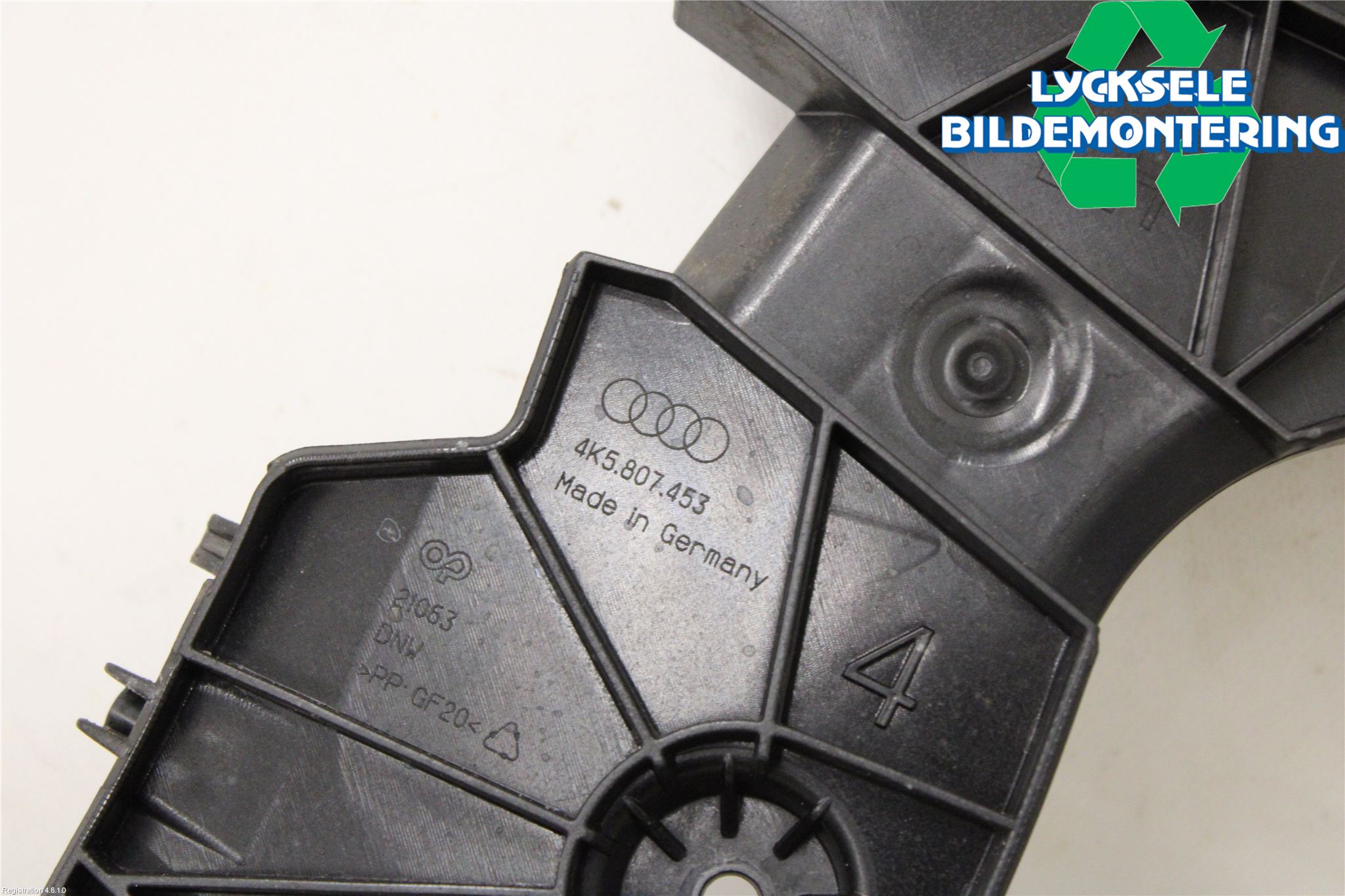 Audi A6 F2/C8 19- Stötfångarfäste Bak Vä