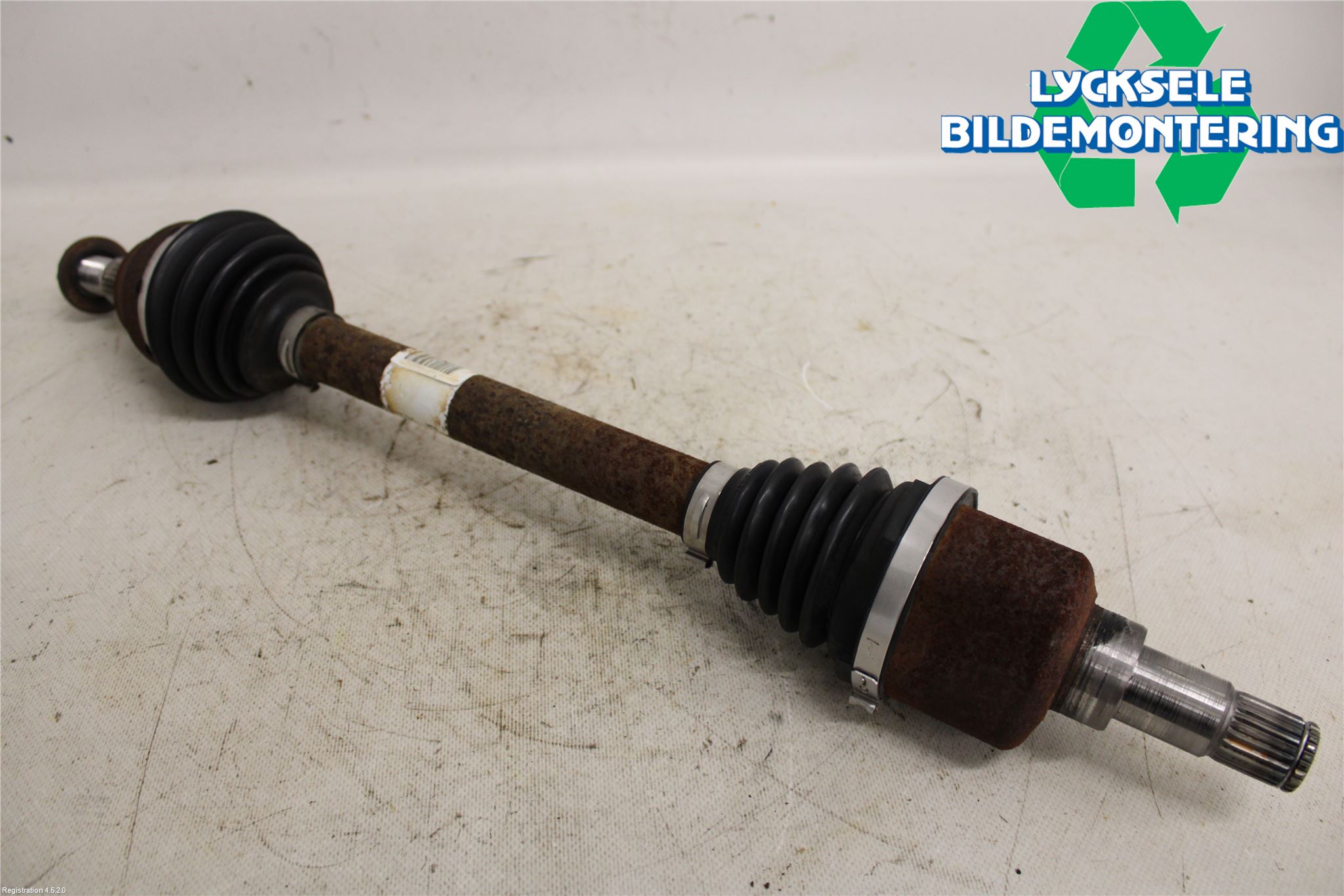 Ford FOCUS 15-18 Drivaxel Fram Vänster