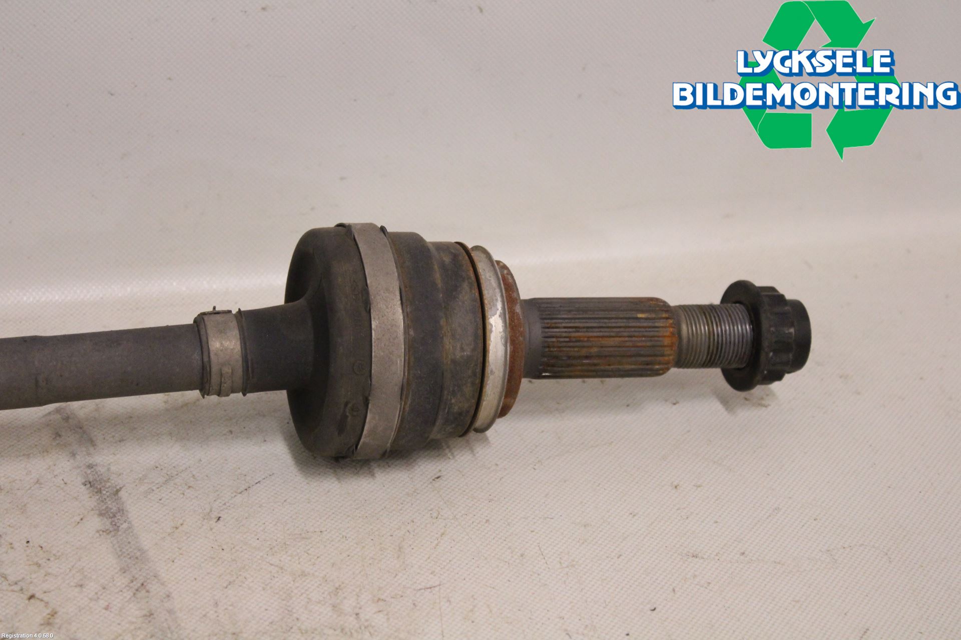 Toyota C-HR 16-23 Drivaxel Bak Höger