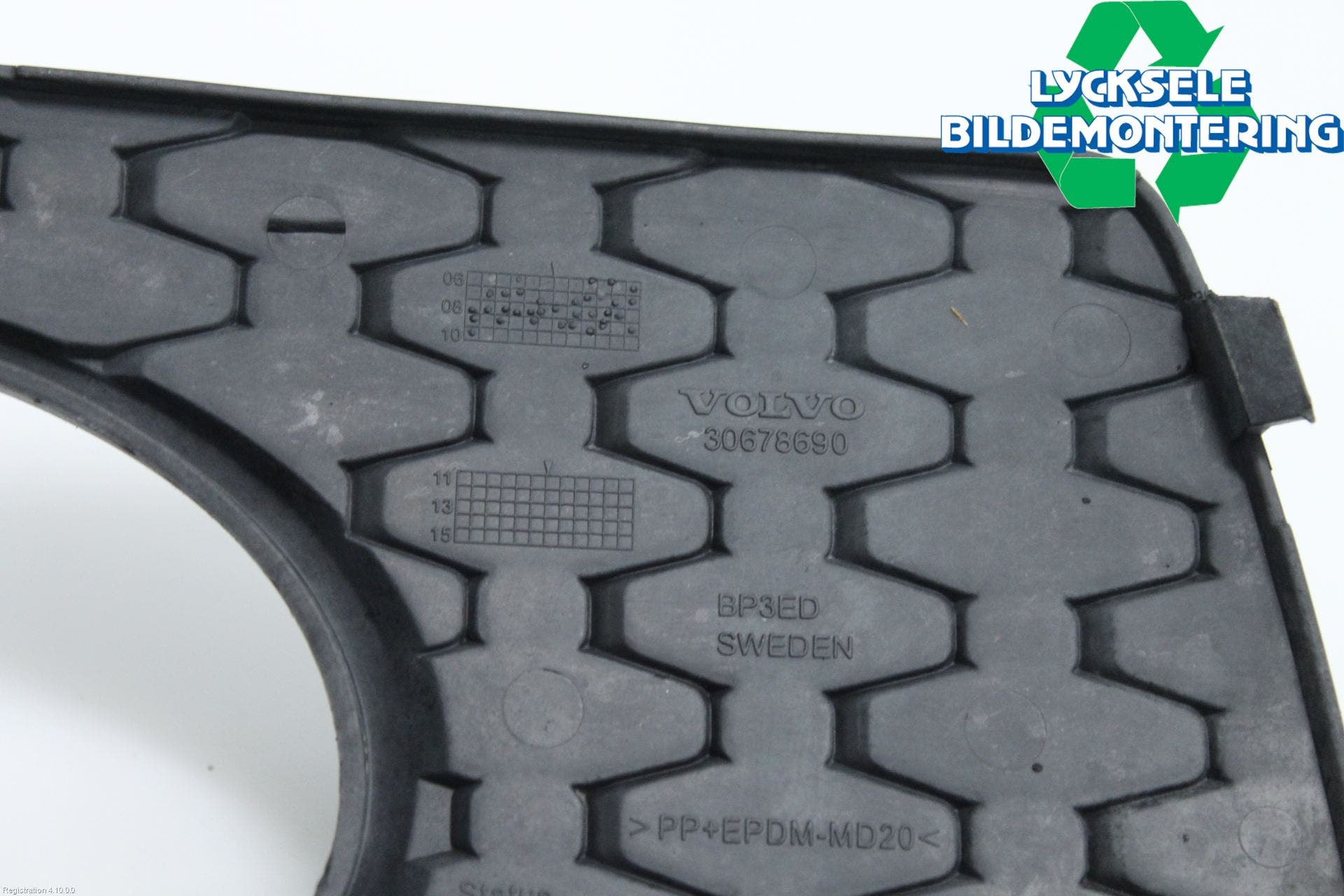 Volvo XC70 08-13 Dimljussarg Fram