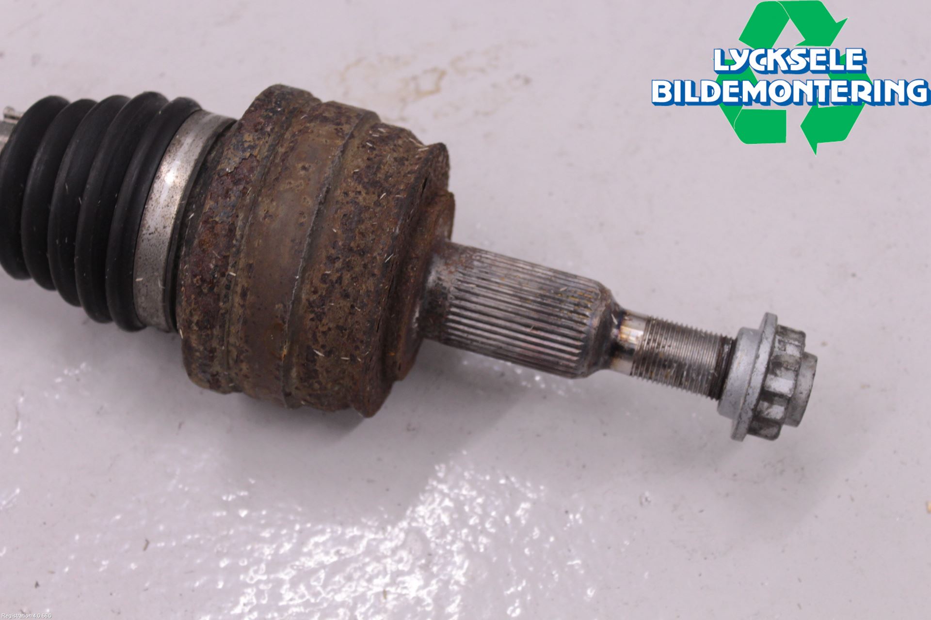 Volkswagen VW TRANSP/CARAVELLE (T5) 04-15 Drivaxel Bak Höger