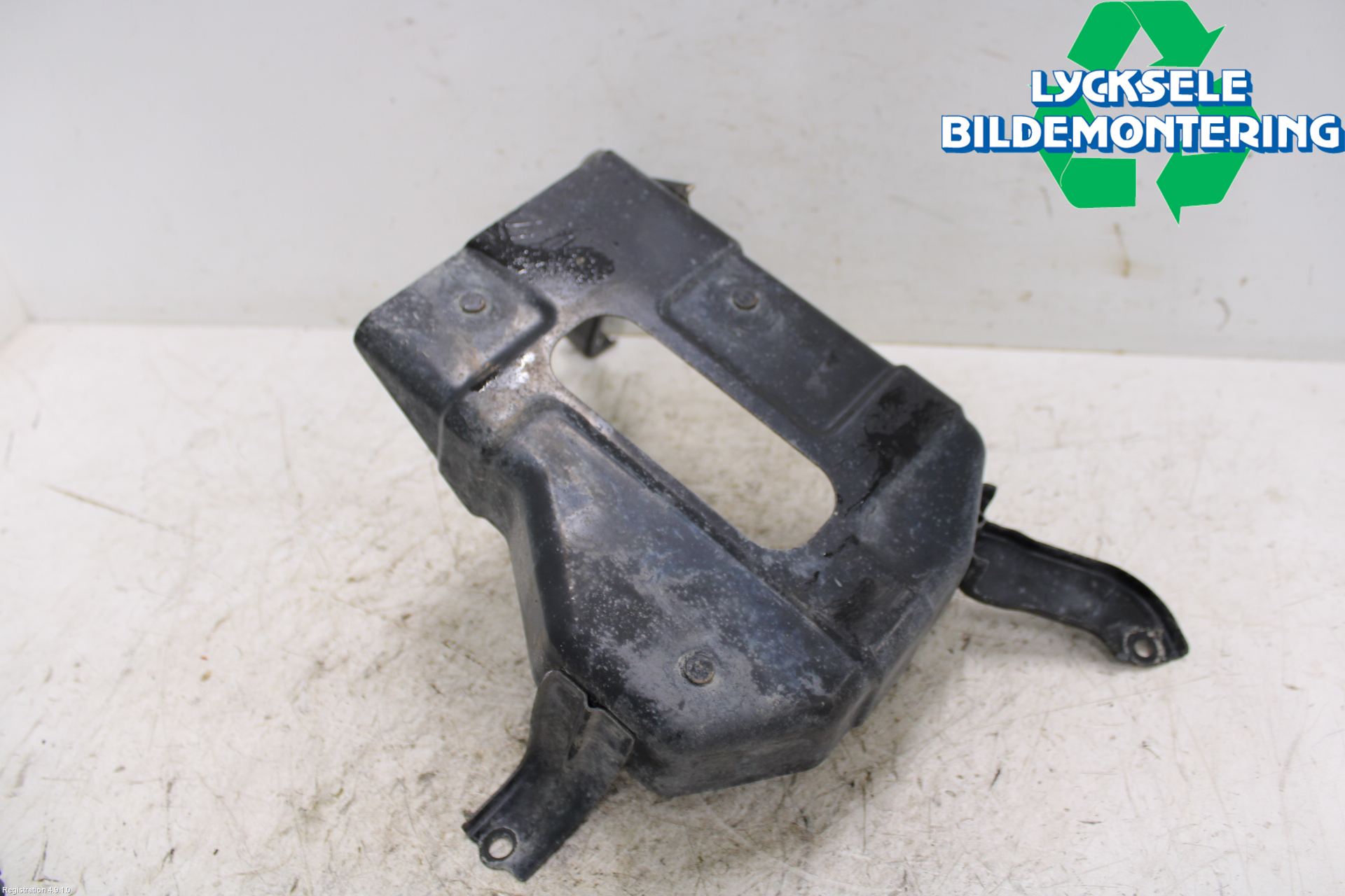 Suzuki SX4 S-CROSS 22- Bränsle Kolkanister