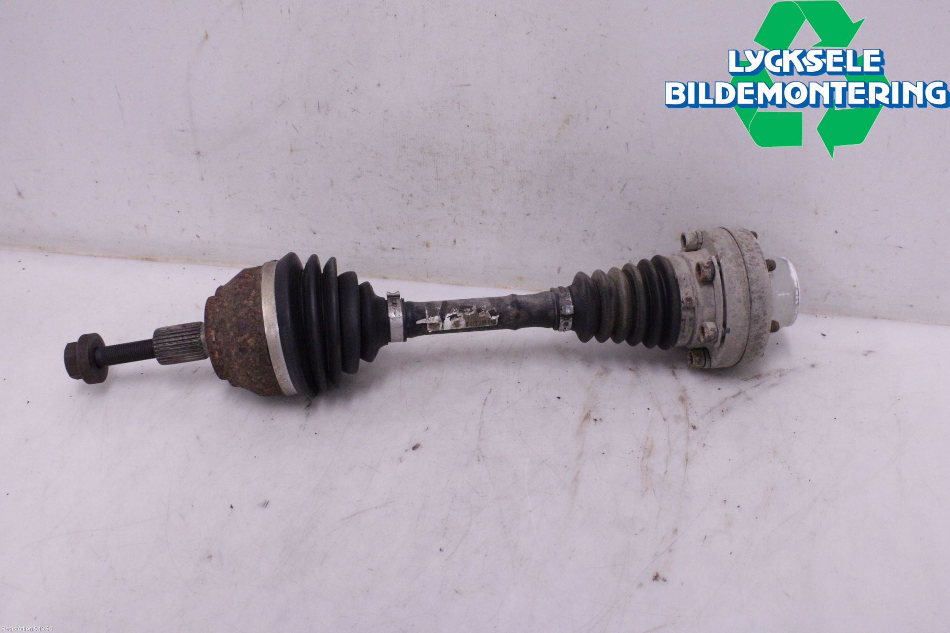Volkswagen VW AMAROK 2H 10-22 Drivaxel Fram Höger