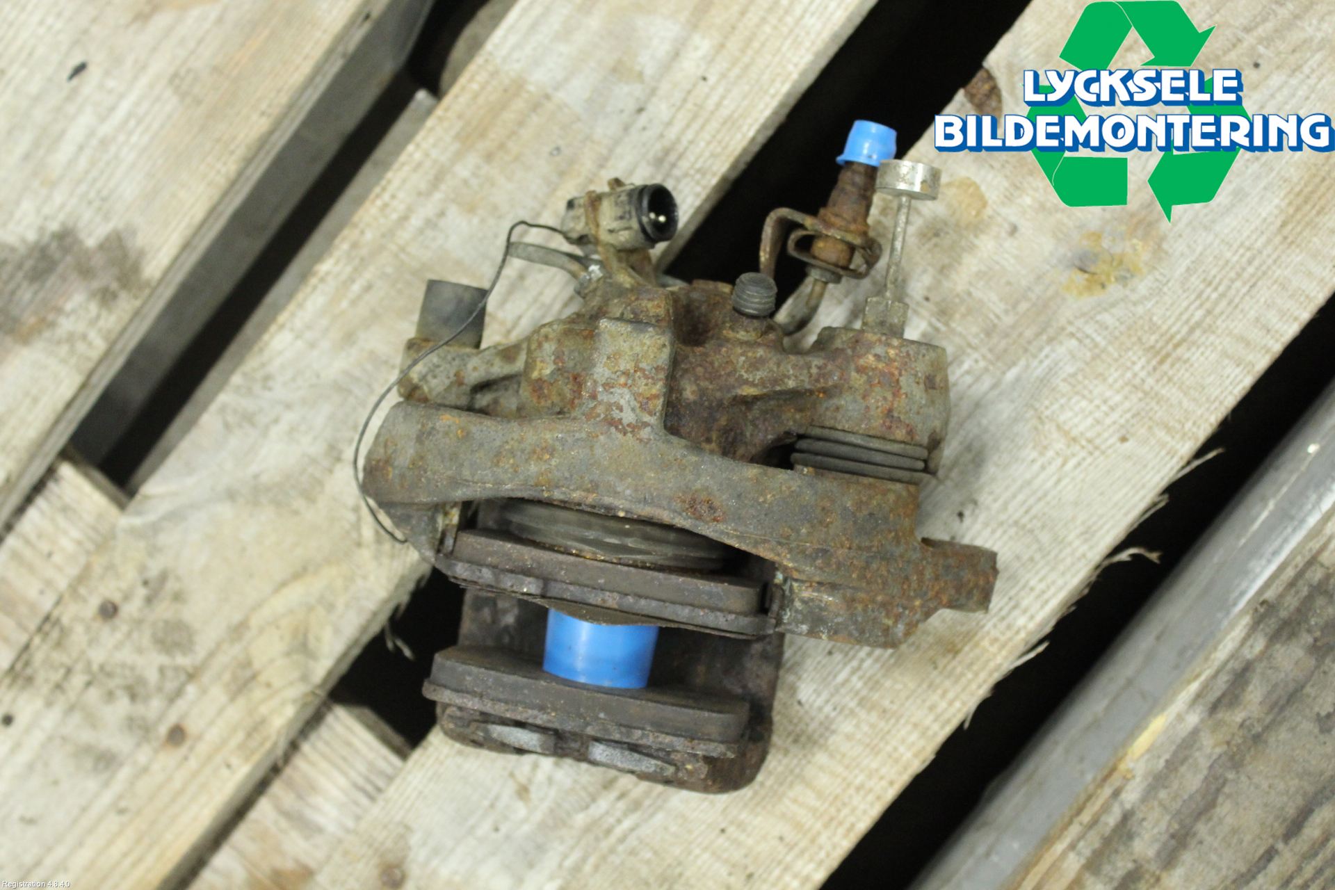 Audi V8       89- Bromsok Fram Vänster