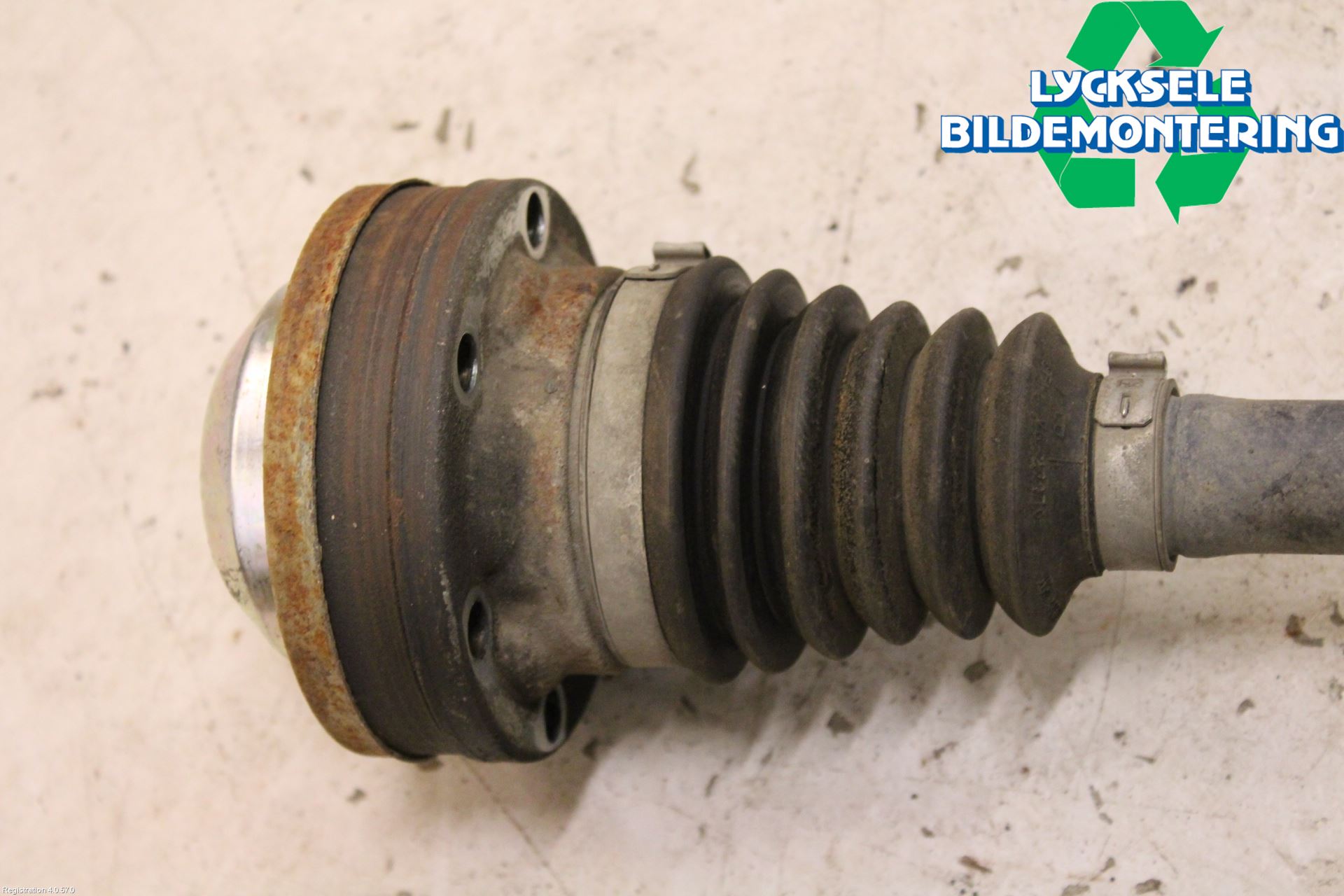 Volkswagen VW CADDY      04-10 Drivaxel Fram Vänster