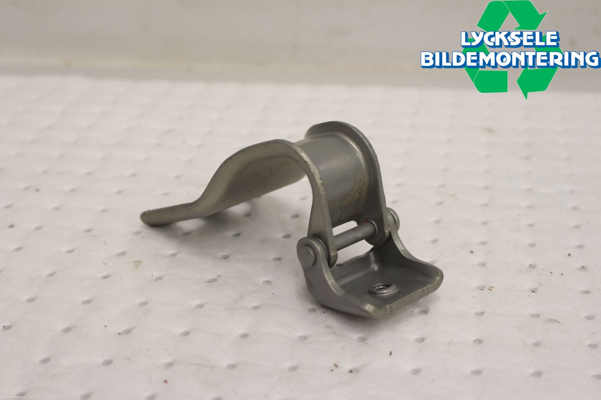 Ford KUGA 08-12 Bakluckegångjärn Vä