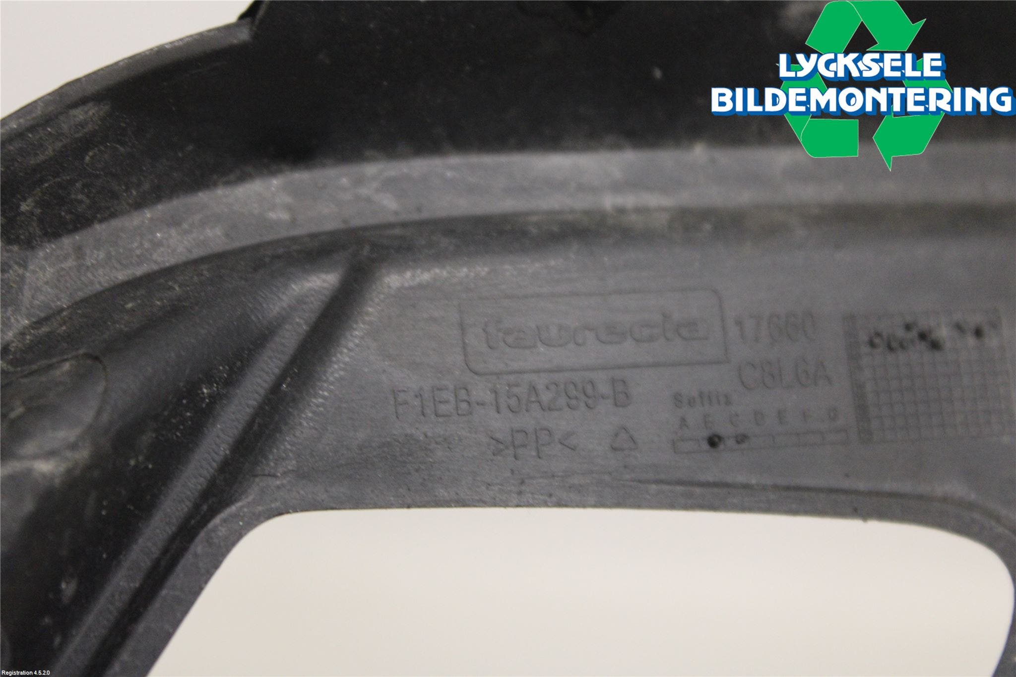 Ford FOCUS 15-18 Dimljussarg Fram