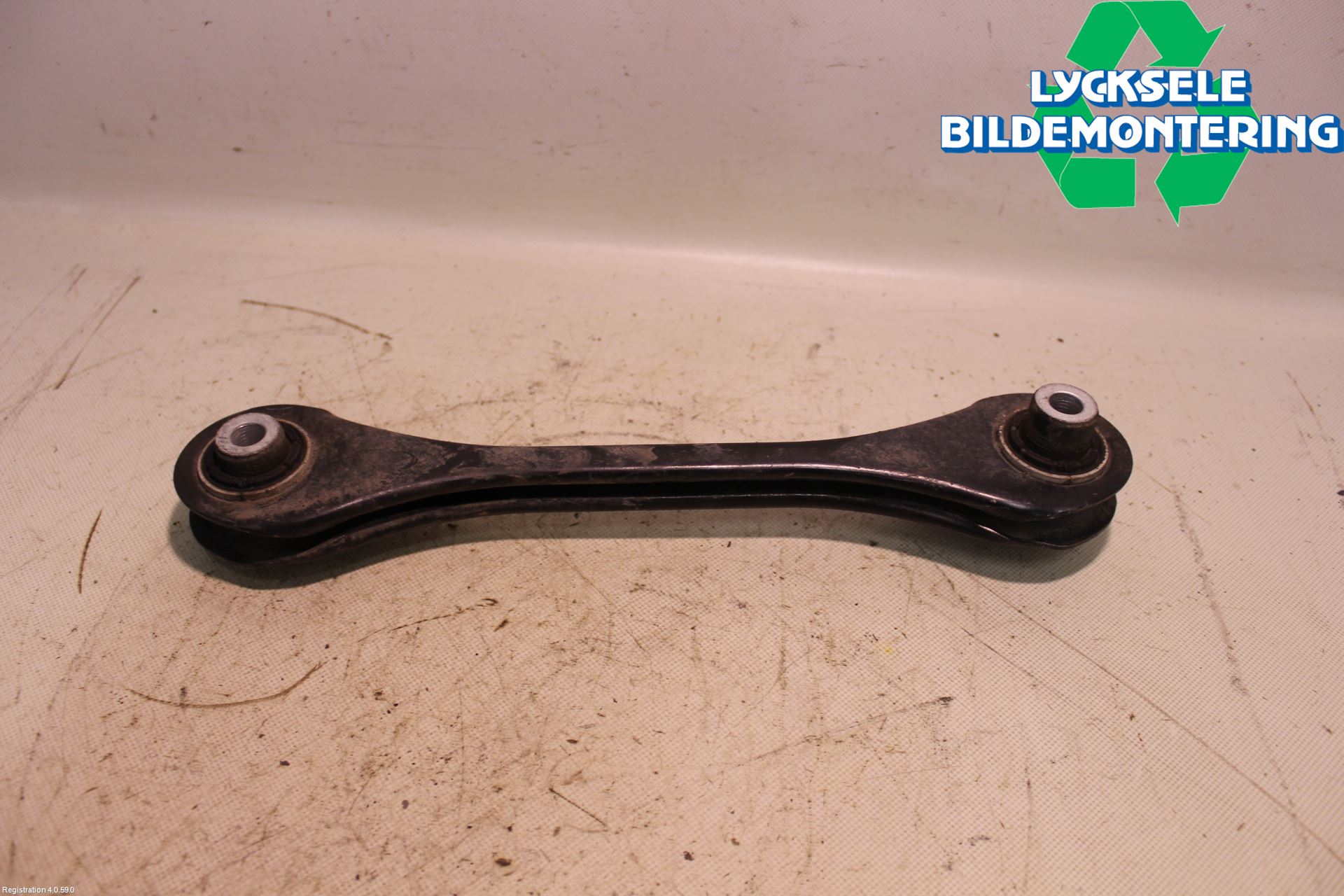 Skoda KAROQ 18- Bärarm Bak Vänster