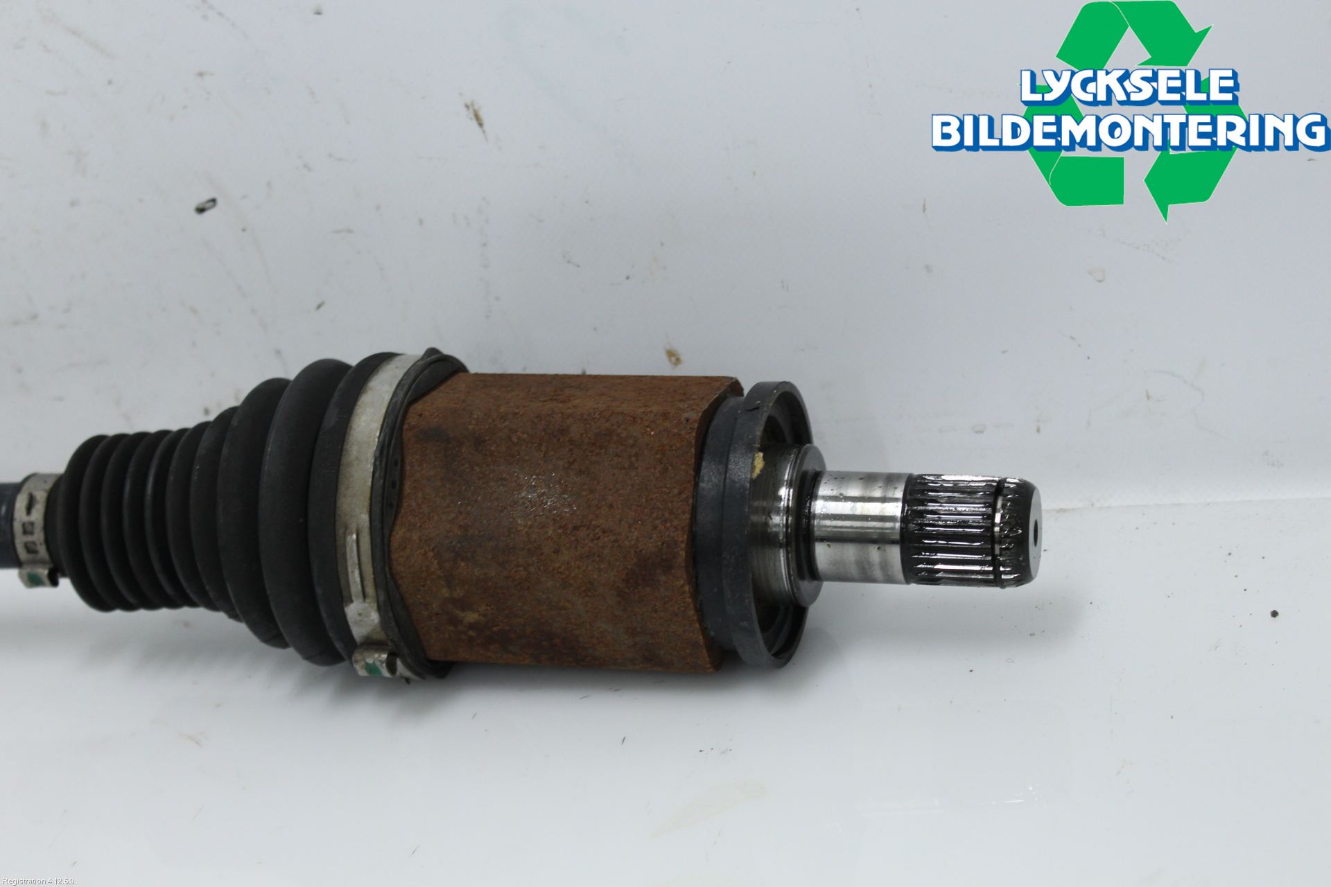 BMW 3 F30/F31/F80 12-19 Drivaxel Fram Vänster