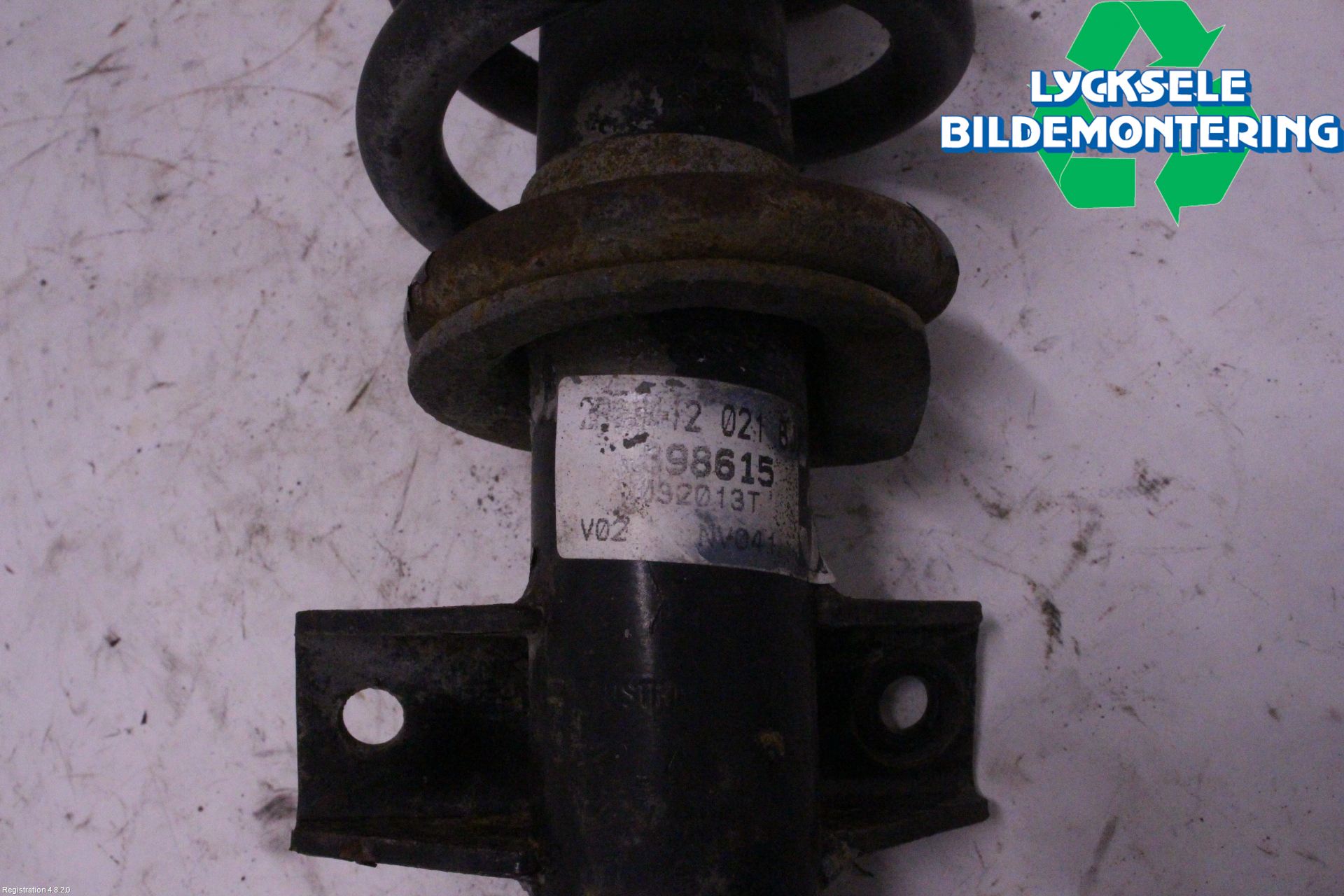 Volkswagen VW AMAROK 2H 10-22 Fjäderben Fram Höger