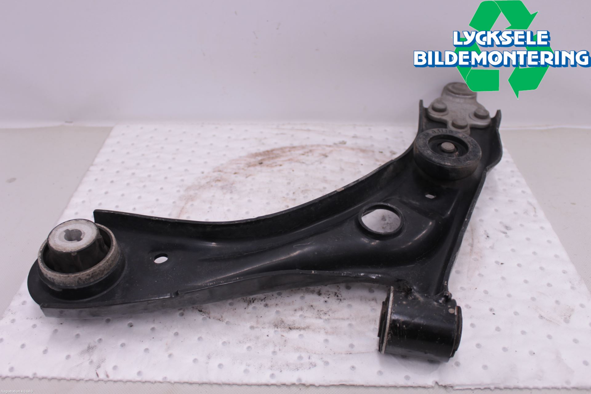 Ford FOCUS 19- Bärarm Fram Undre Hö