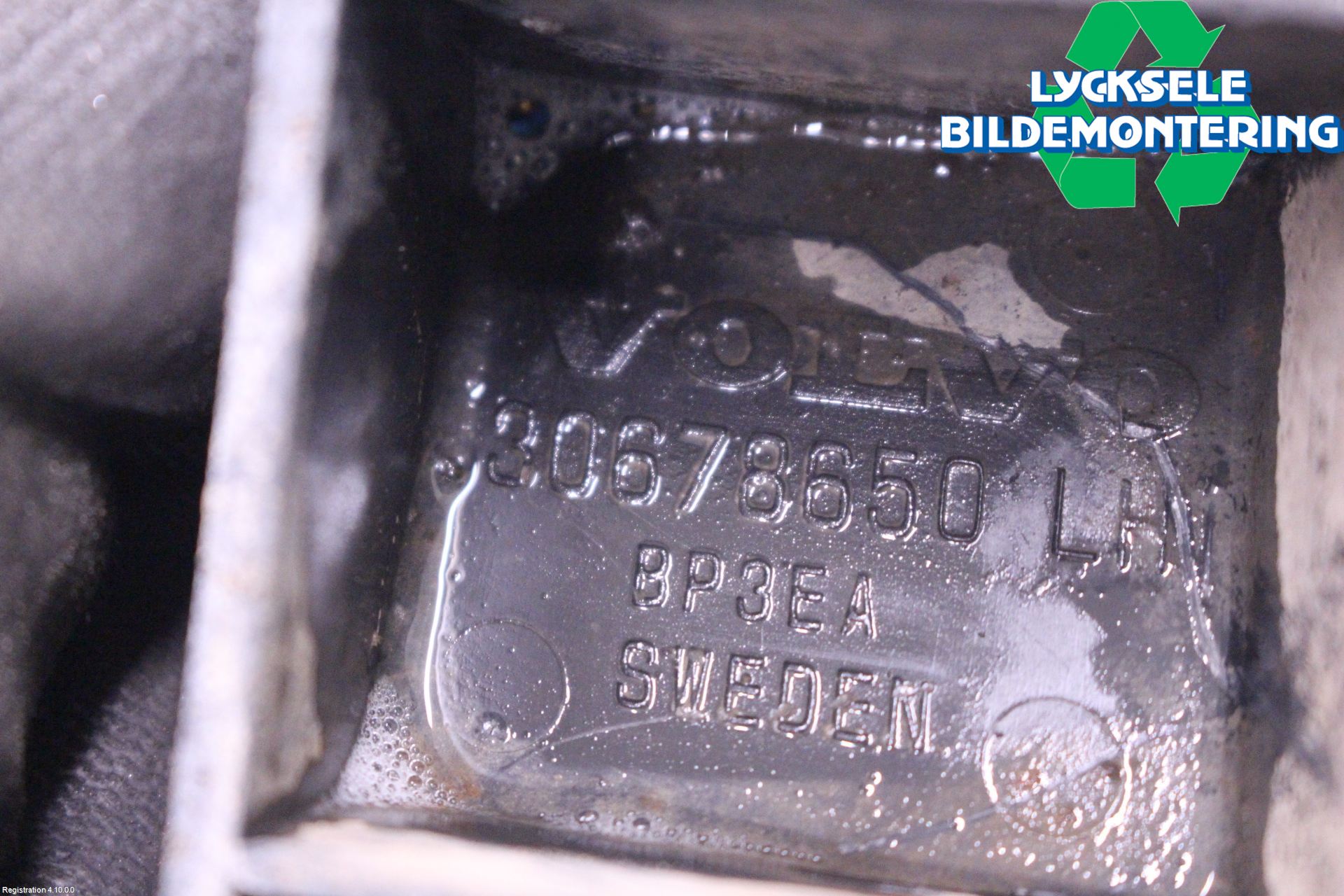 Volvo XC70 08-13 Stötfångarfäste Bak Vä