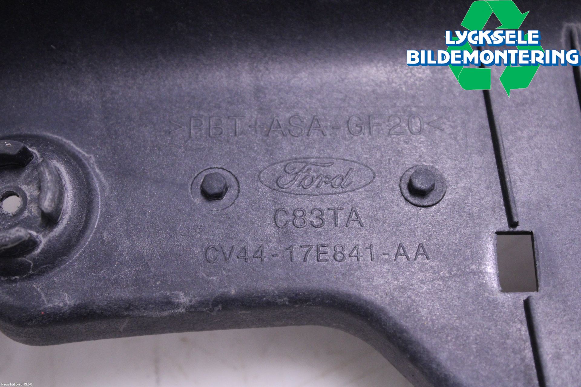 Ford KUGA 13-16 Strålkast Fästsarg