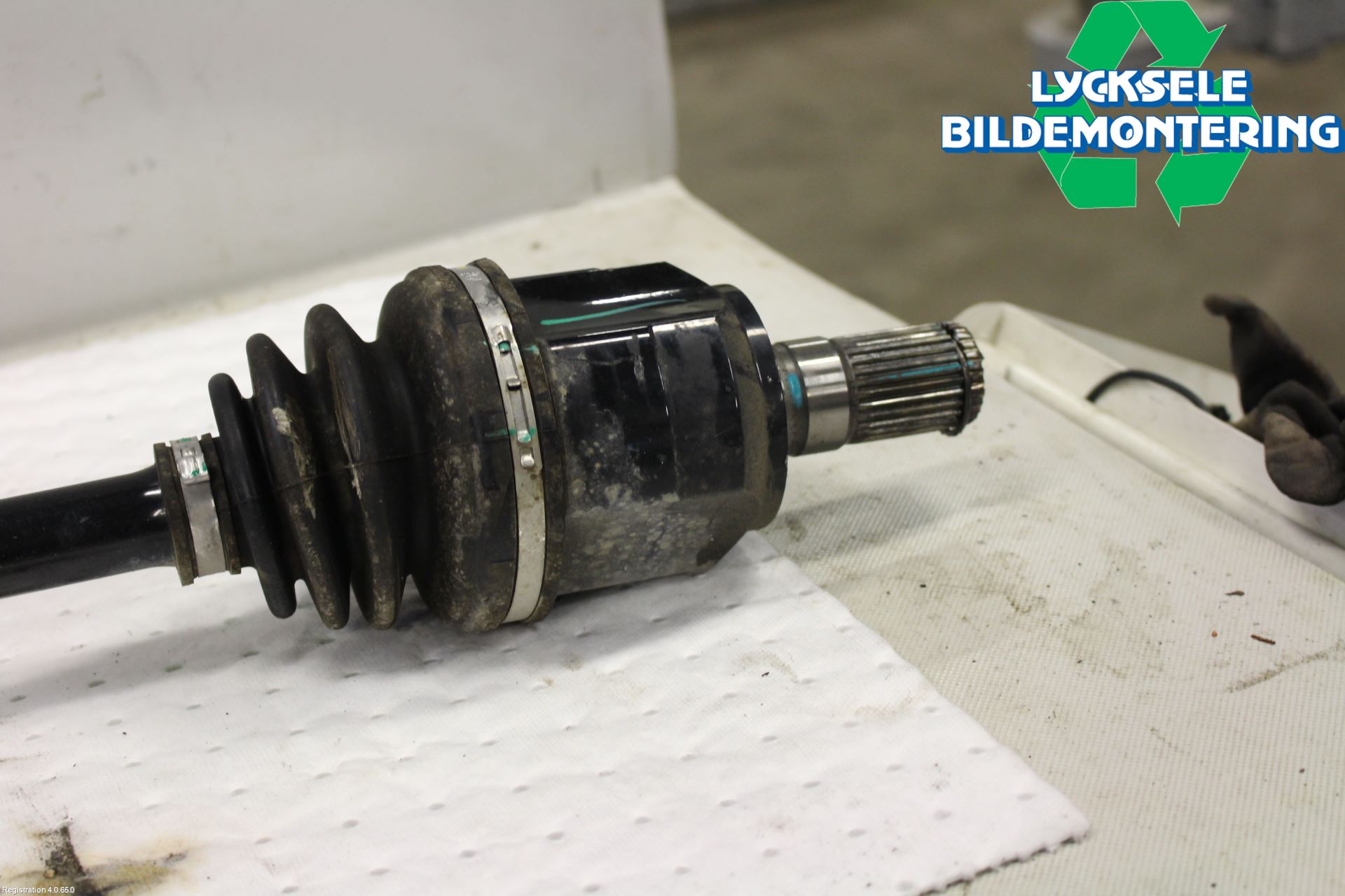 Kia OPTIMA 16-20 Drivaxel Fram Vänster