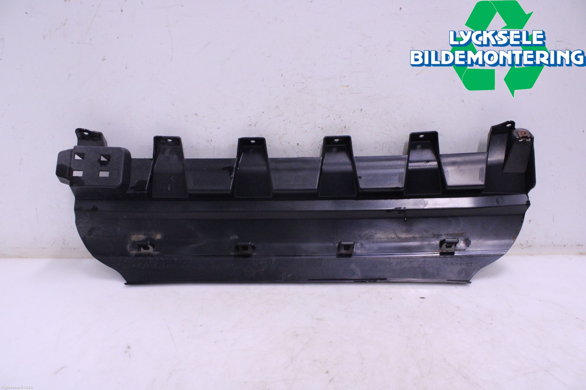 BMW 5 F10/F11/F18 09-17 Stötfångardel Bak Mitt
