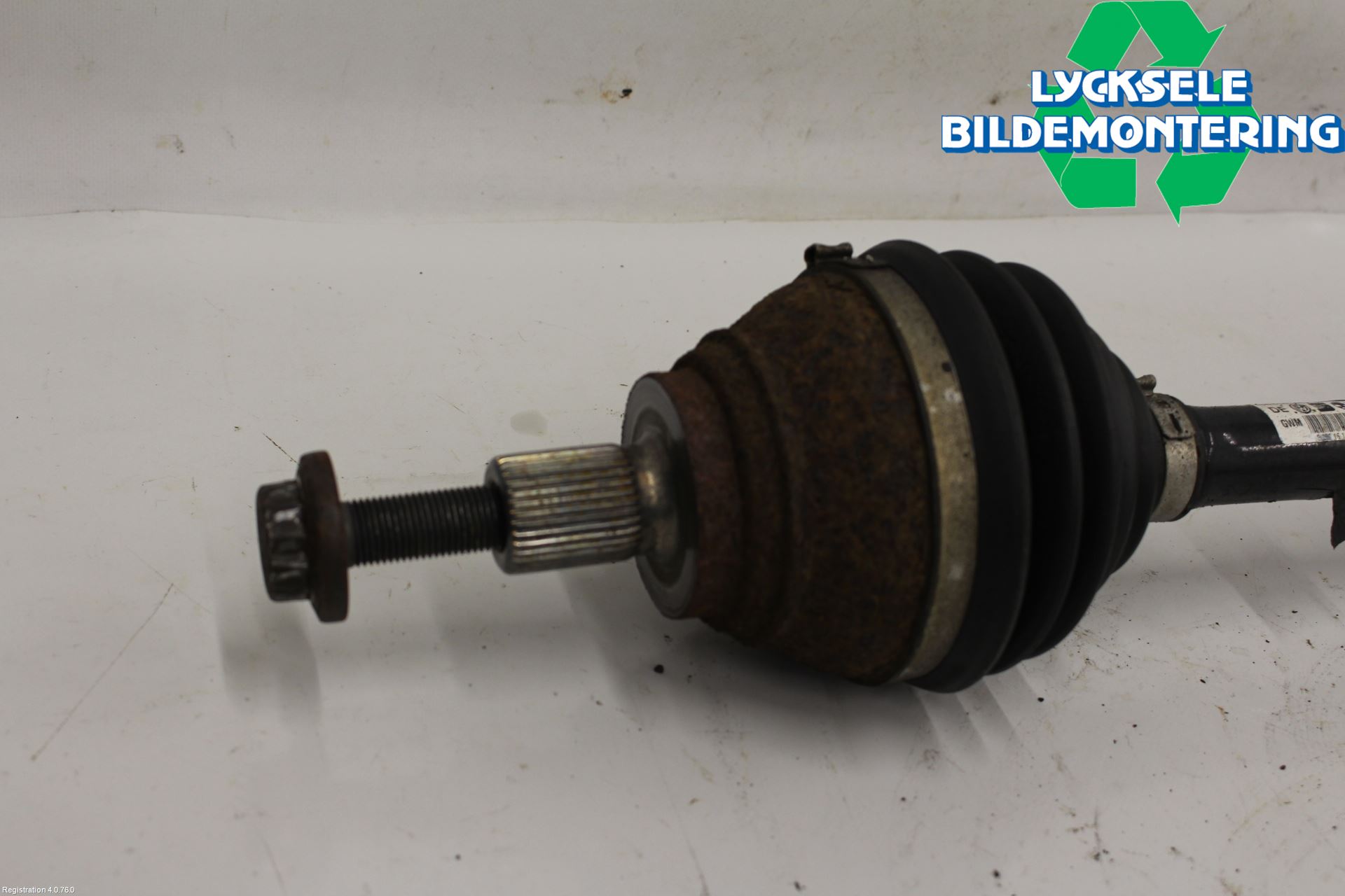 Volkswagen VW PASSAT 11-14 Drivaxel Fram Vänster